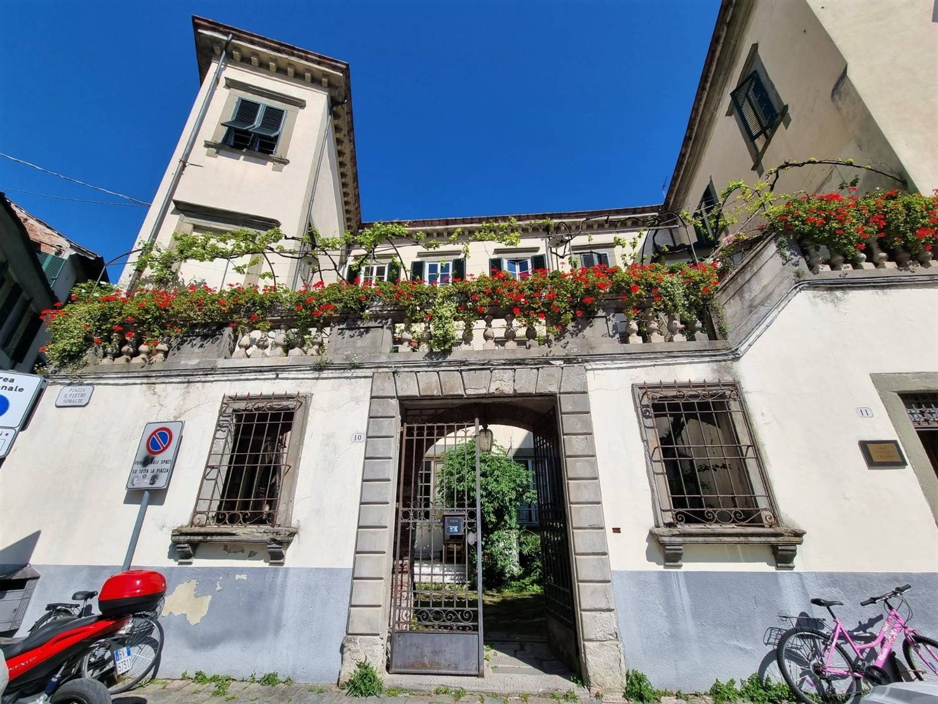 Condominium in Lucca, Piazza San Pietro Somaldi 11931550