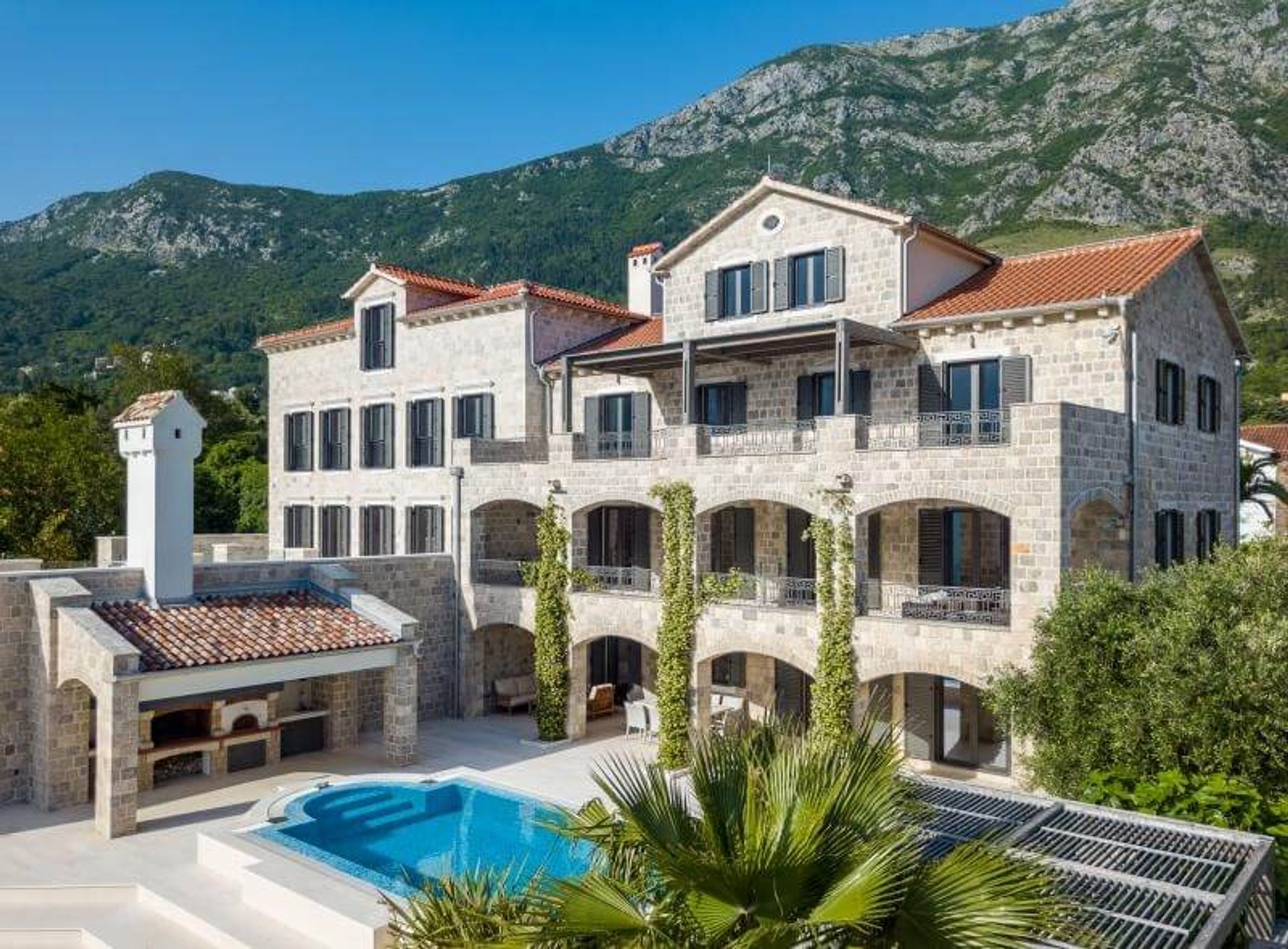 Hus i Knežlaz, Kotor 11933821