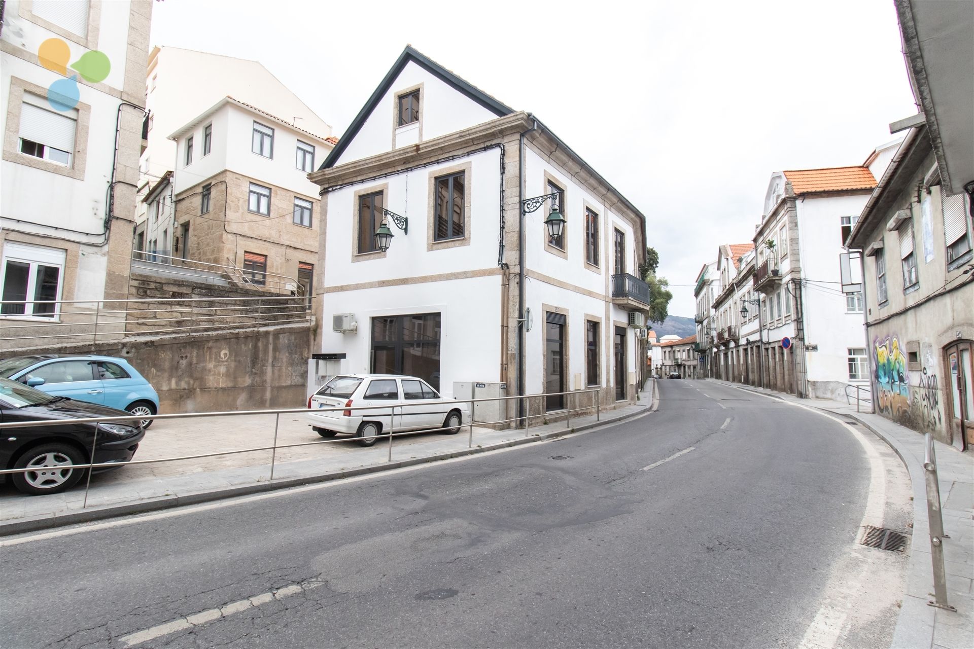 عمارات في كوفيلها, Rua Marquês de Ávila e Bolama 11933841