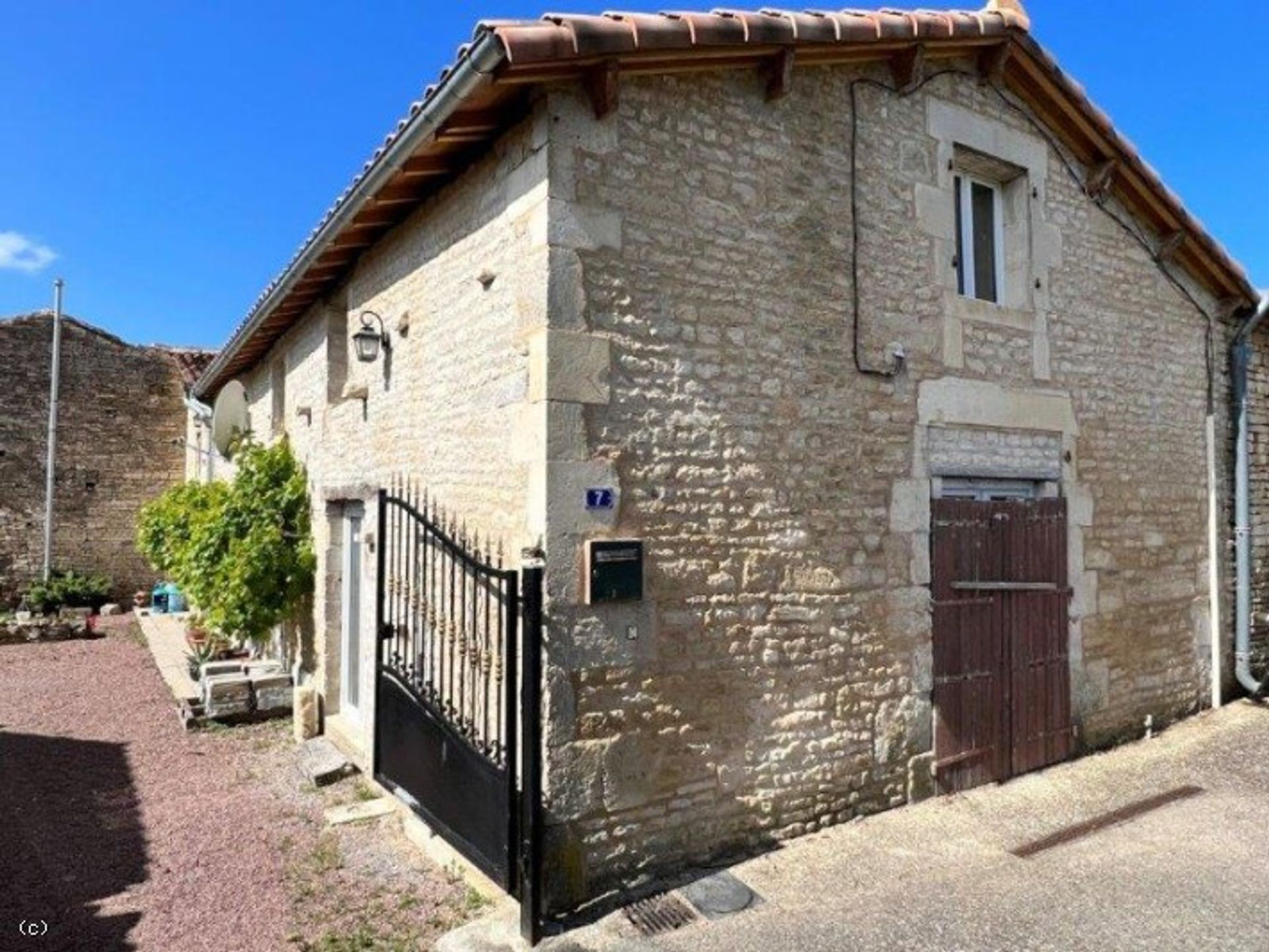 Dom w Verteuil-sur-Charente, Nouvelle-Aquitaine 11934593