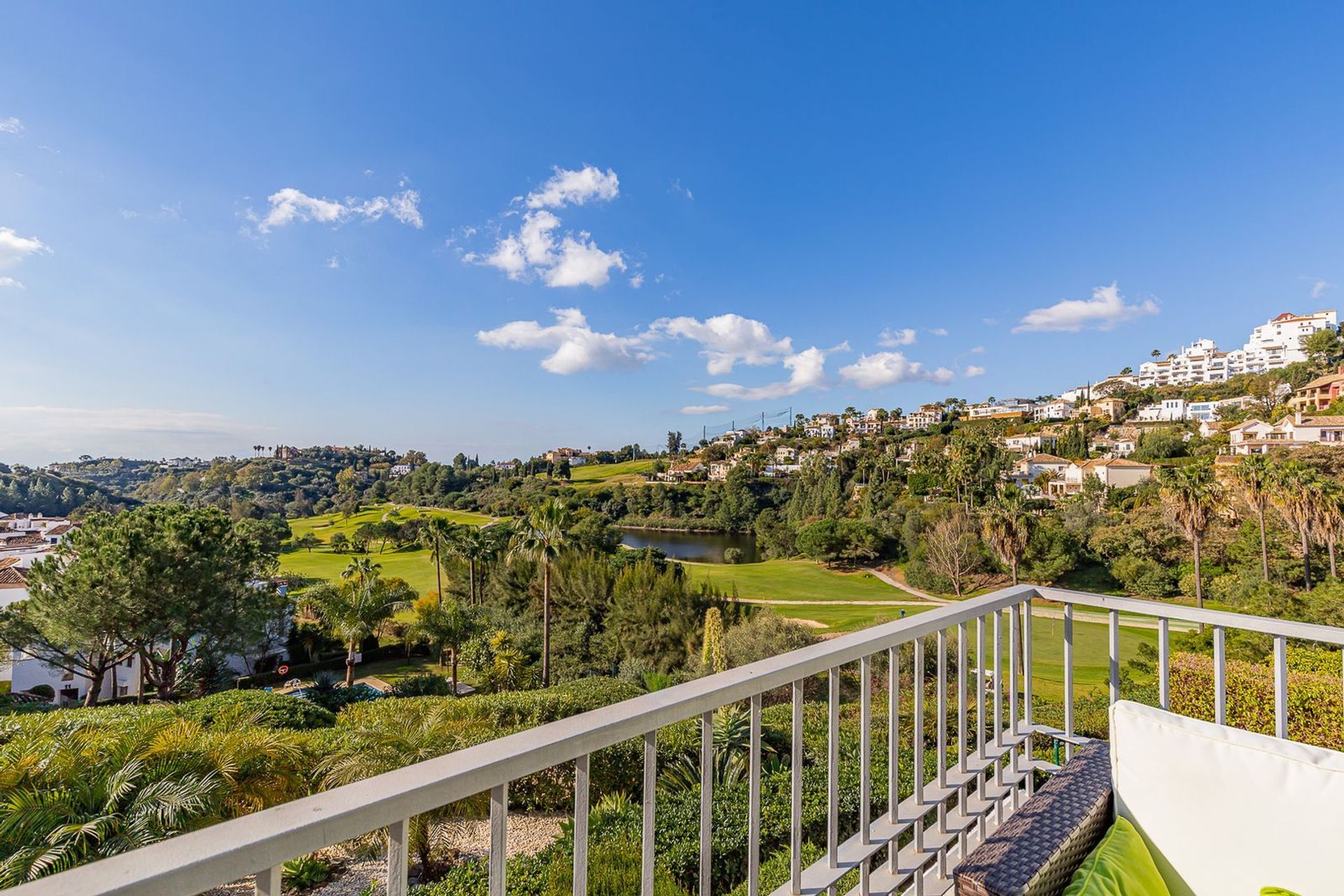 Condominium in Benahavis, Andalusia 11934875