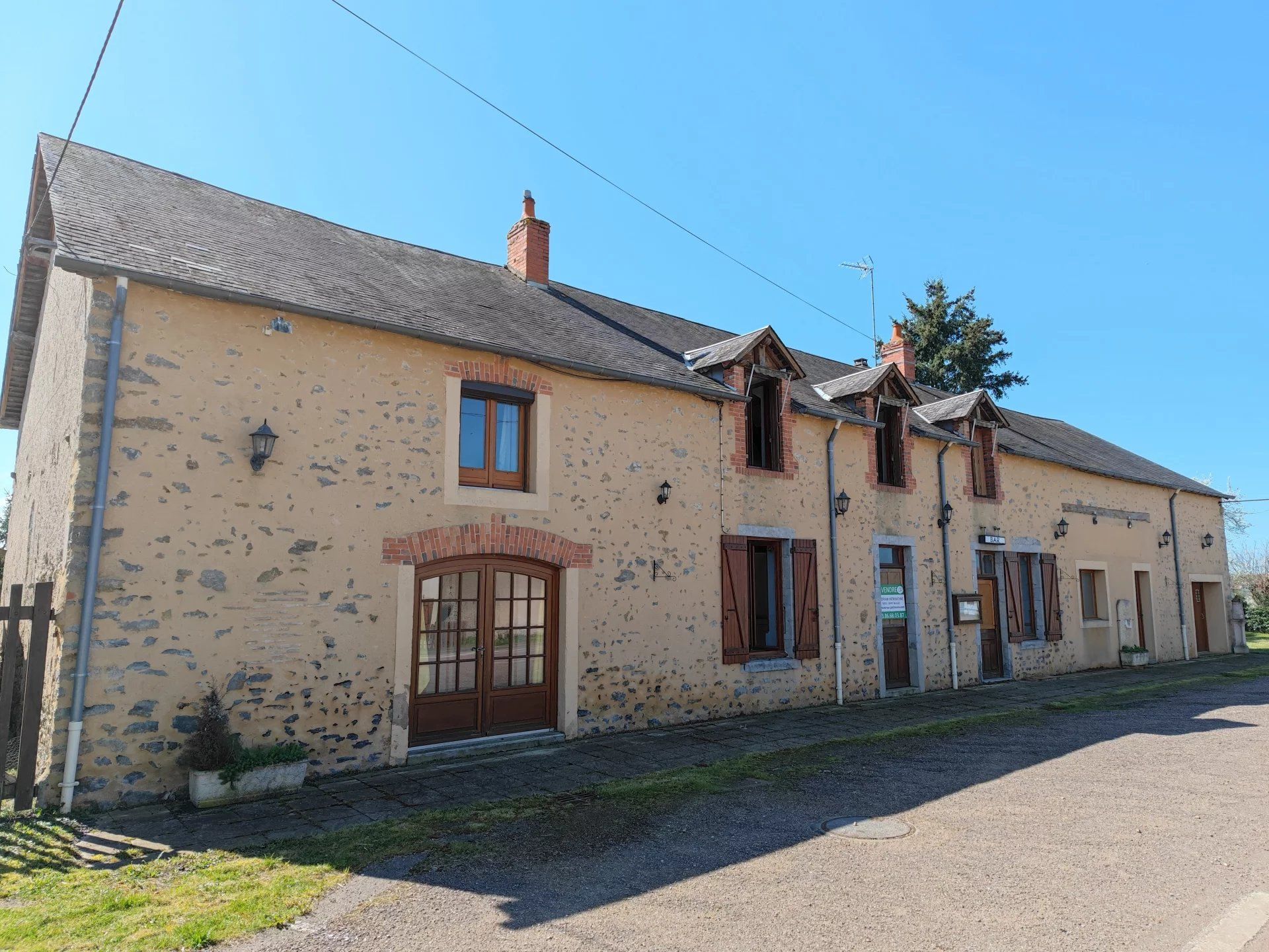 casa no Chatillon-en-Bazois, Bourgogne-Franche-Comte 11936374