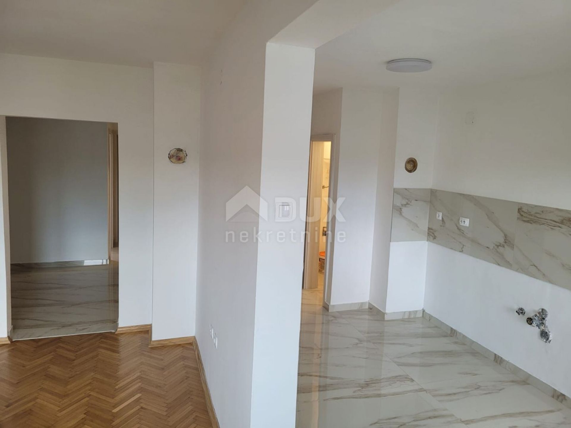 Condominio en Malinska, Primorje-Gorski Kotar County 11936758