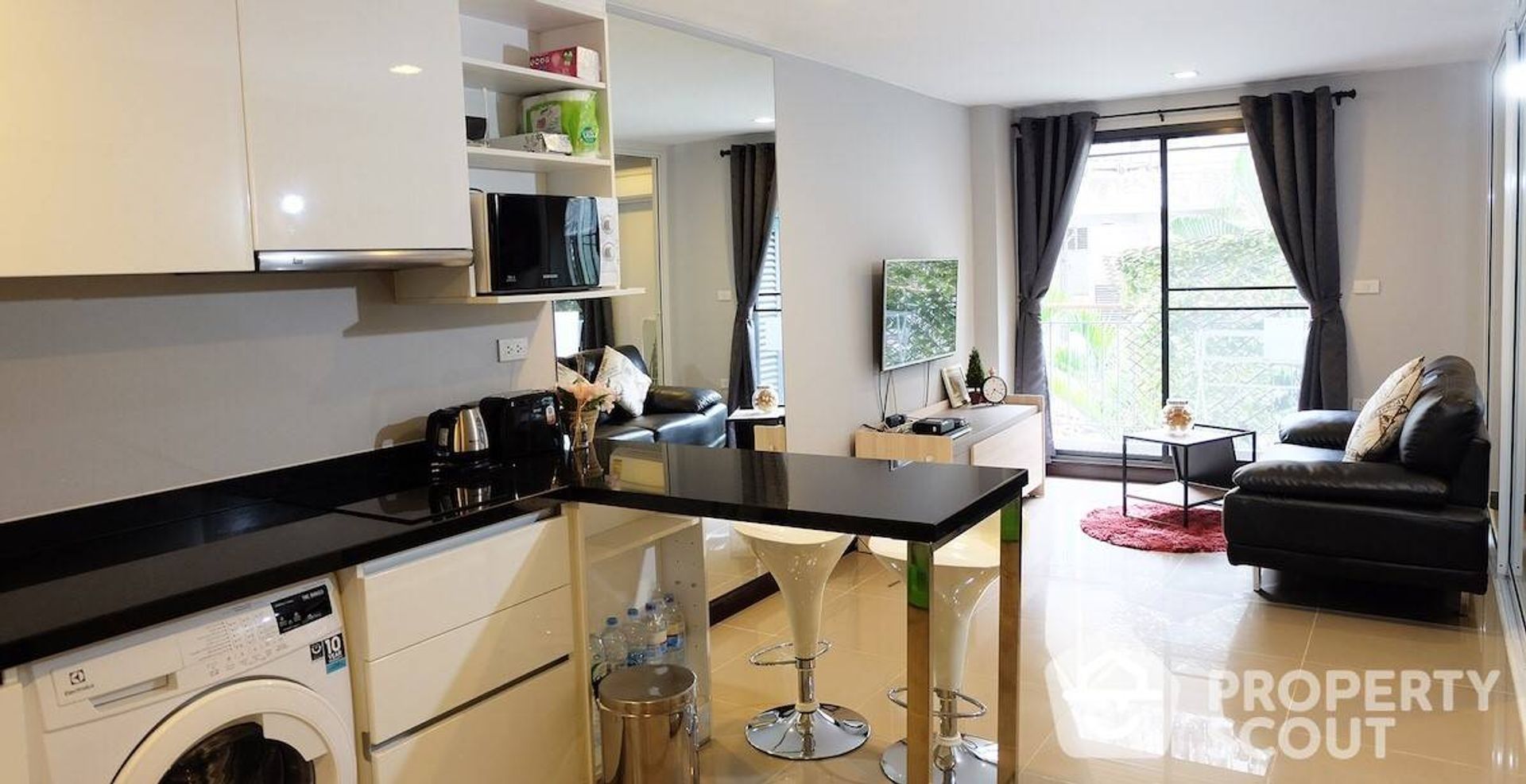 Condominium in Khlong Toei, Krung Thep Maha Nakhon 11937420