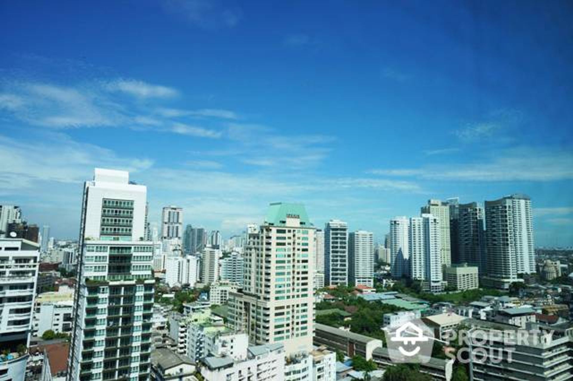 Condominium in Khlong Toei, Krung Thep Maha Nakhon 11937428