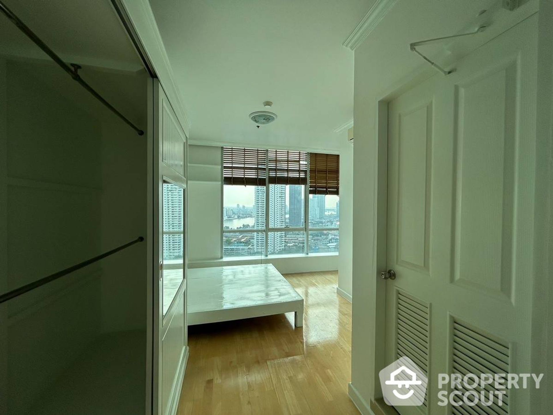 Condominium in Godown, Krung Thep Maha Nakhon 11937459