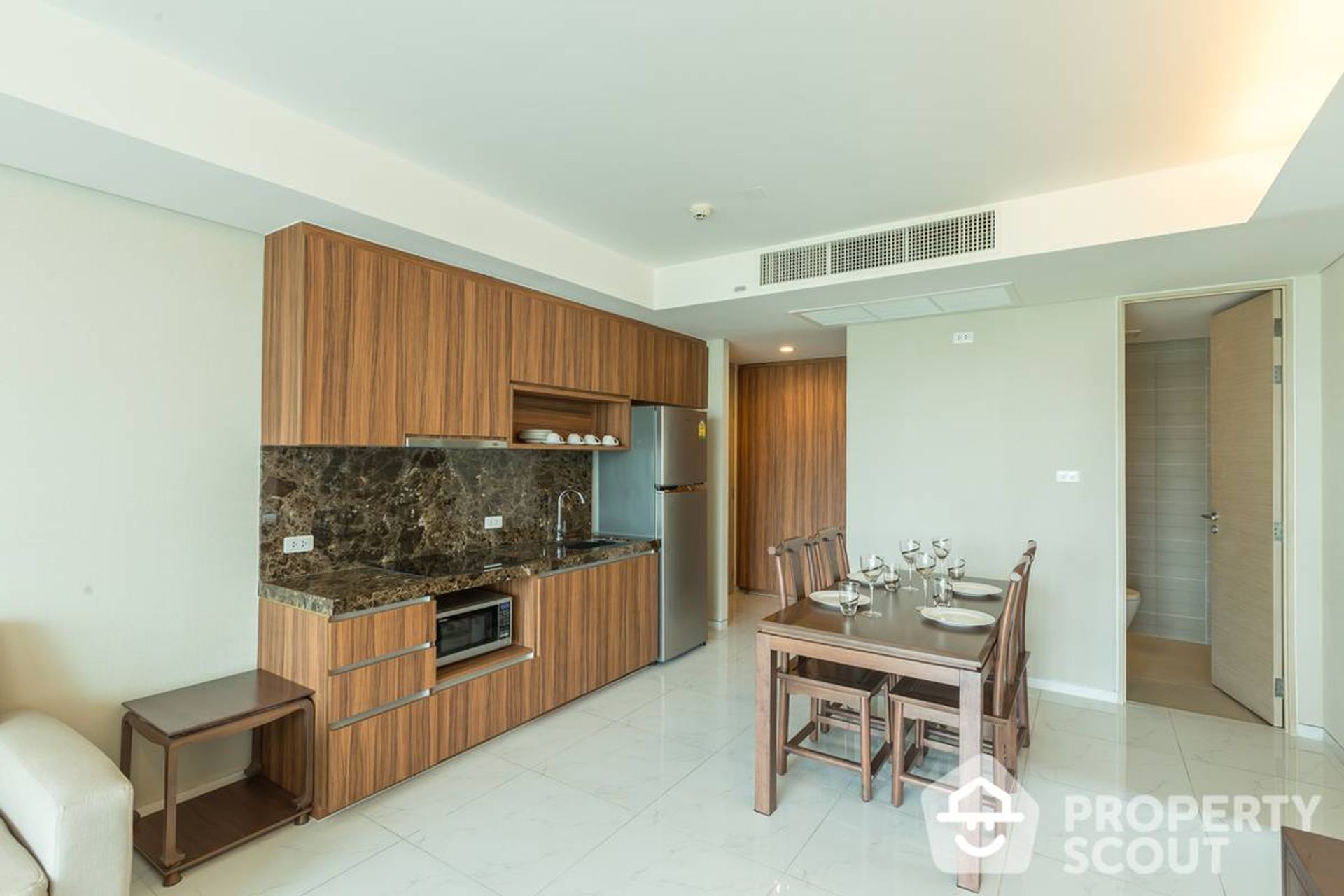 Condominium in Watthana, Krung Thep Maha Nakhon 11937460