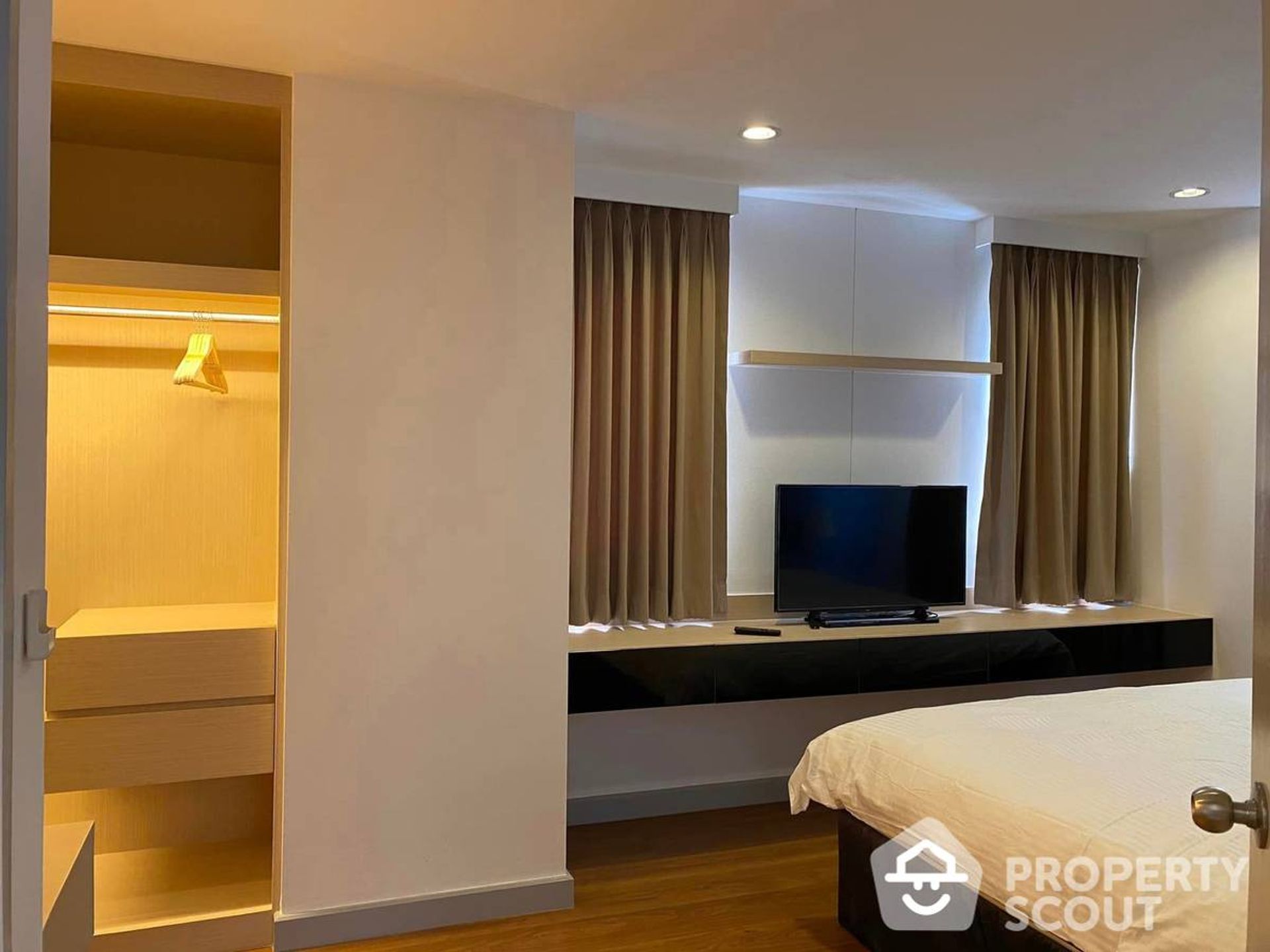 Condominium in Khlong Toei, Krung Thep Maha Nakhon 11937704