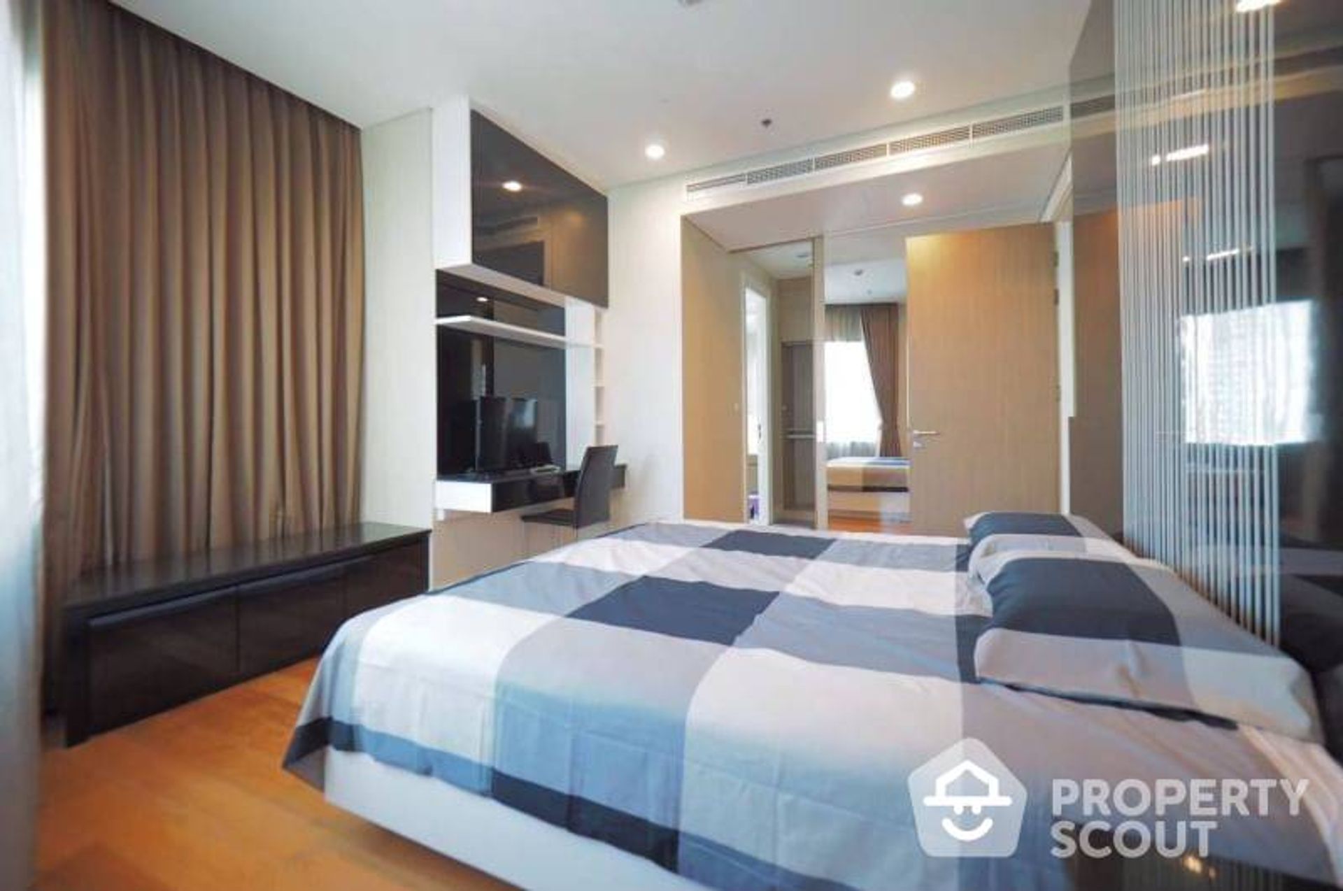 Condominium in Khlong Toei, Krung Thep Maha Nakhon 11937878