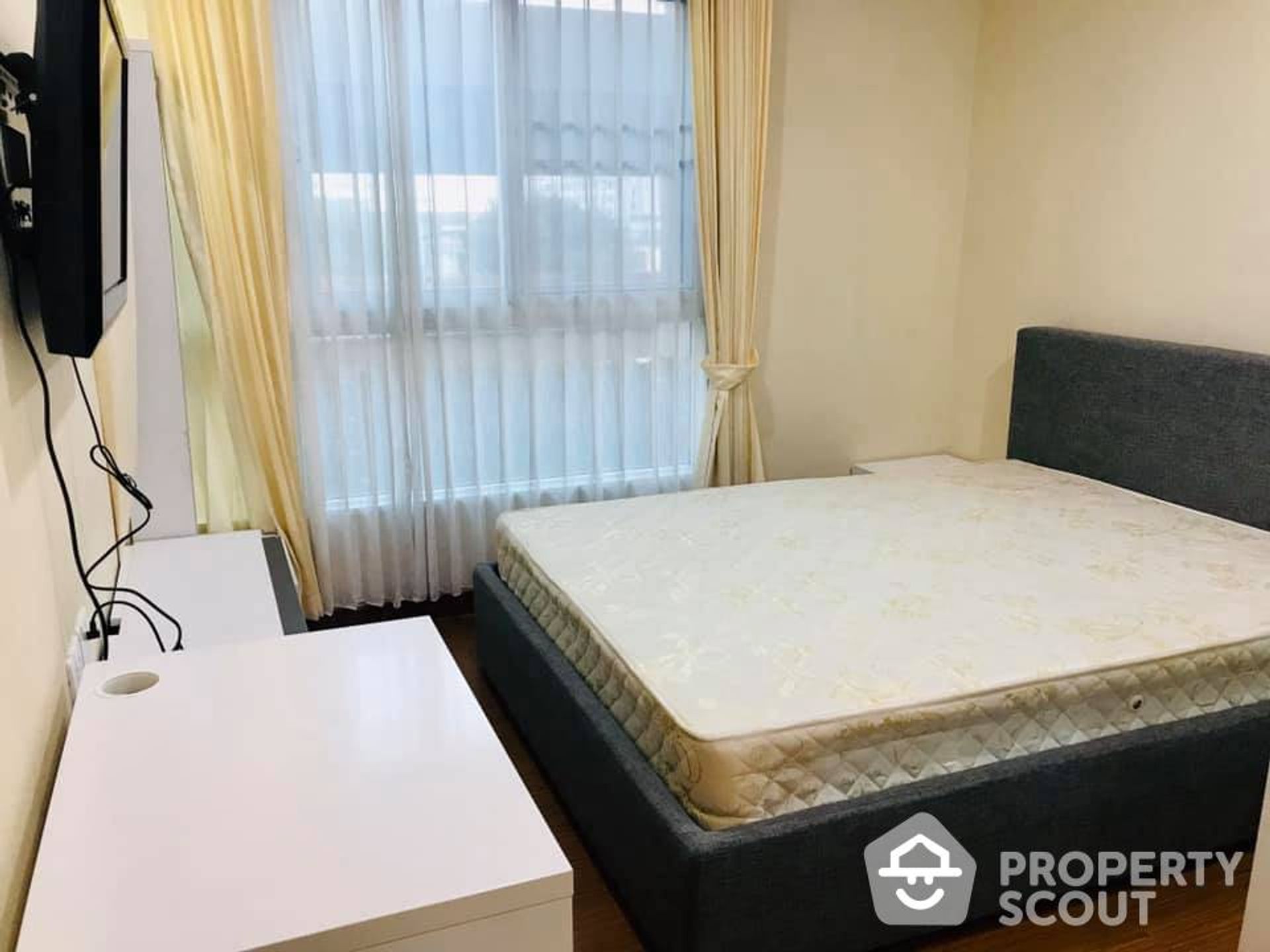 Condominium in Phra Khanong, Krung Thep Maha Nakhon 11938026