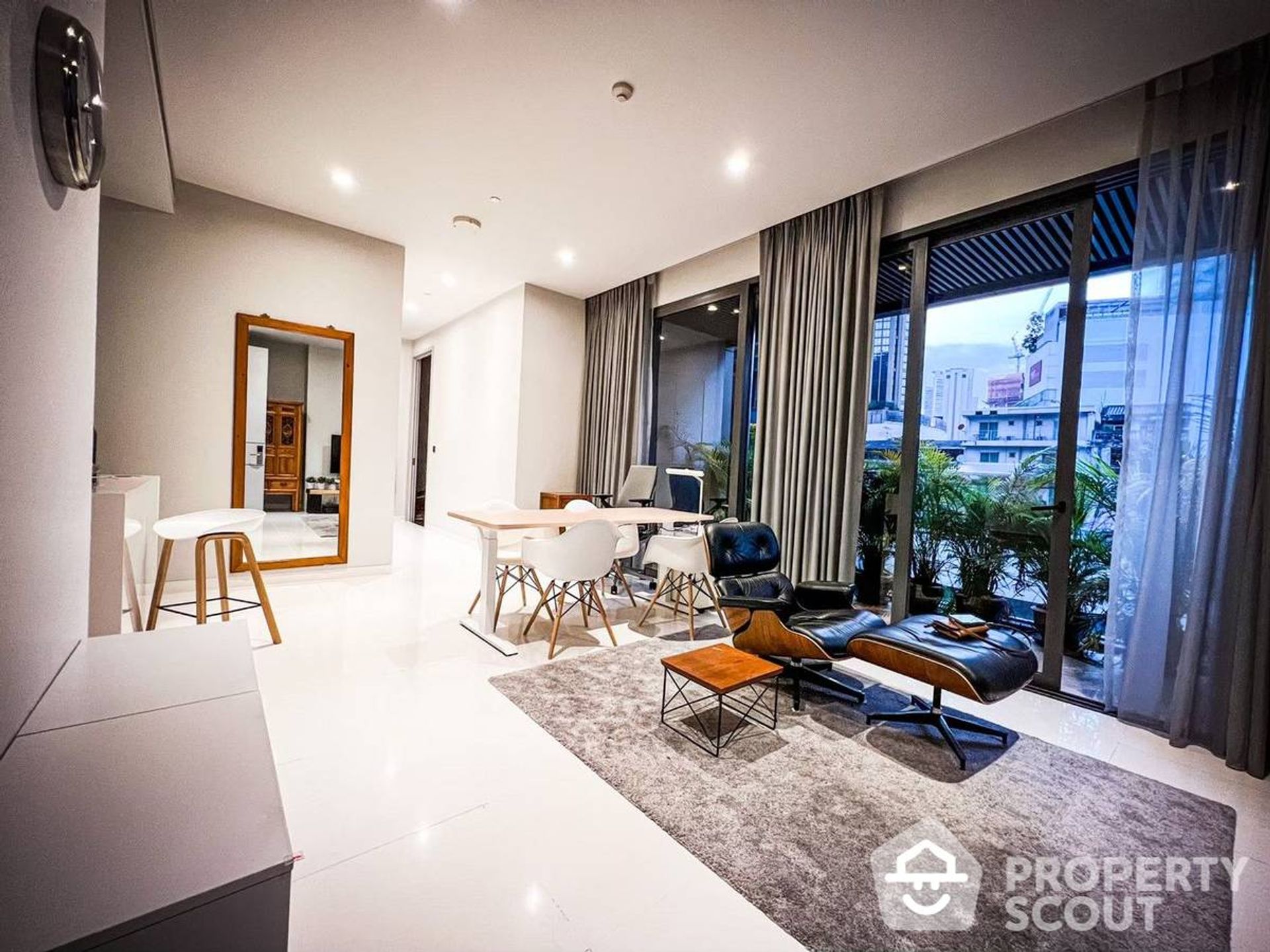 Condominium in Khlong Toei, Krung Thep Maha Nakhon 11938032