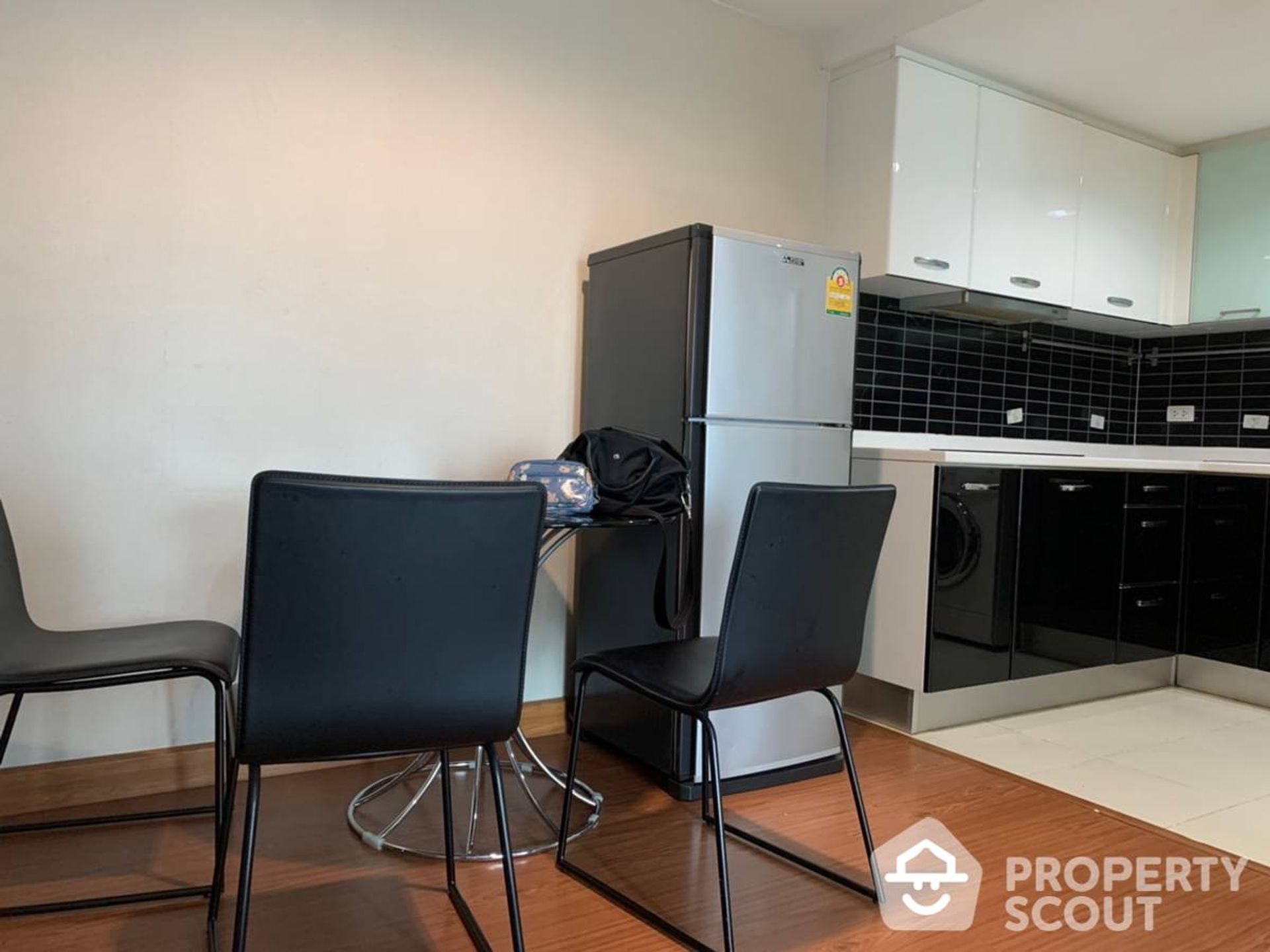 Condominium in Ban Na Song, Krung Thep Maha Nakhon 11938049