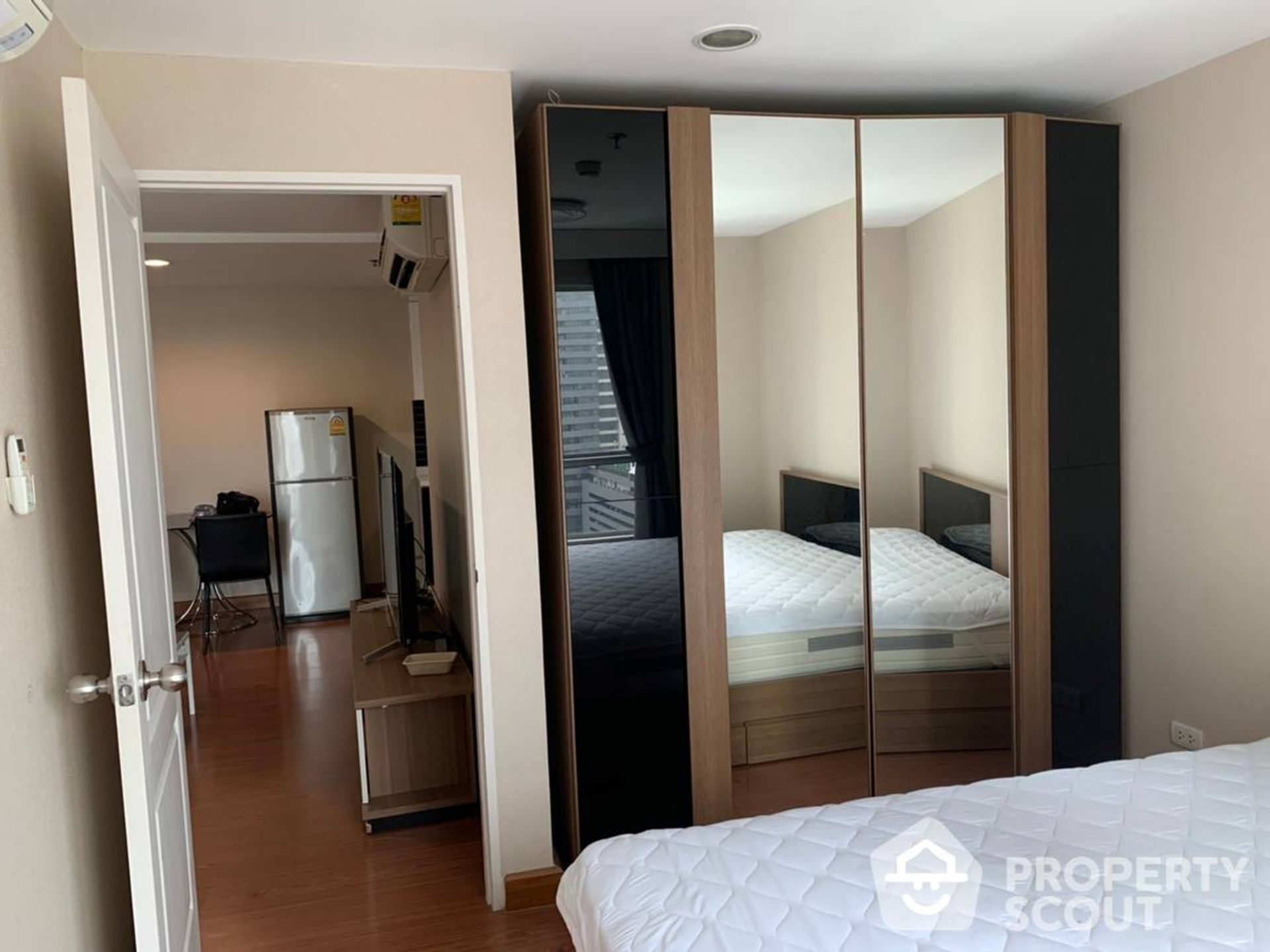 Condominium in Ban Na Song, Krung Thep Maha Nakhon 11938049