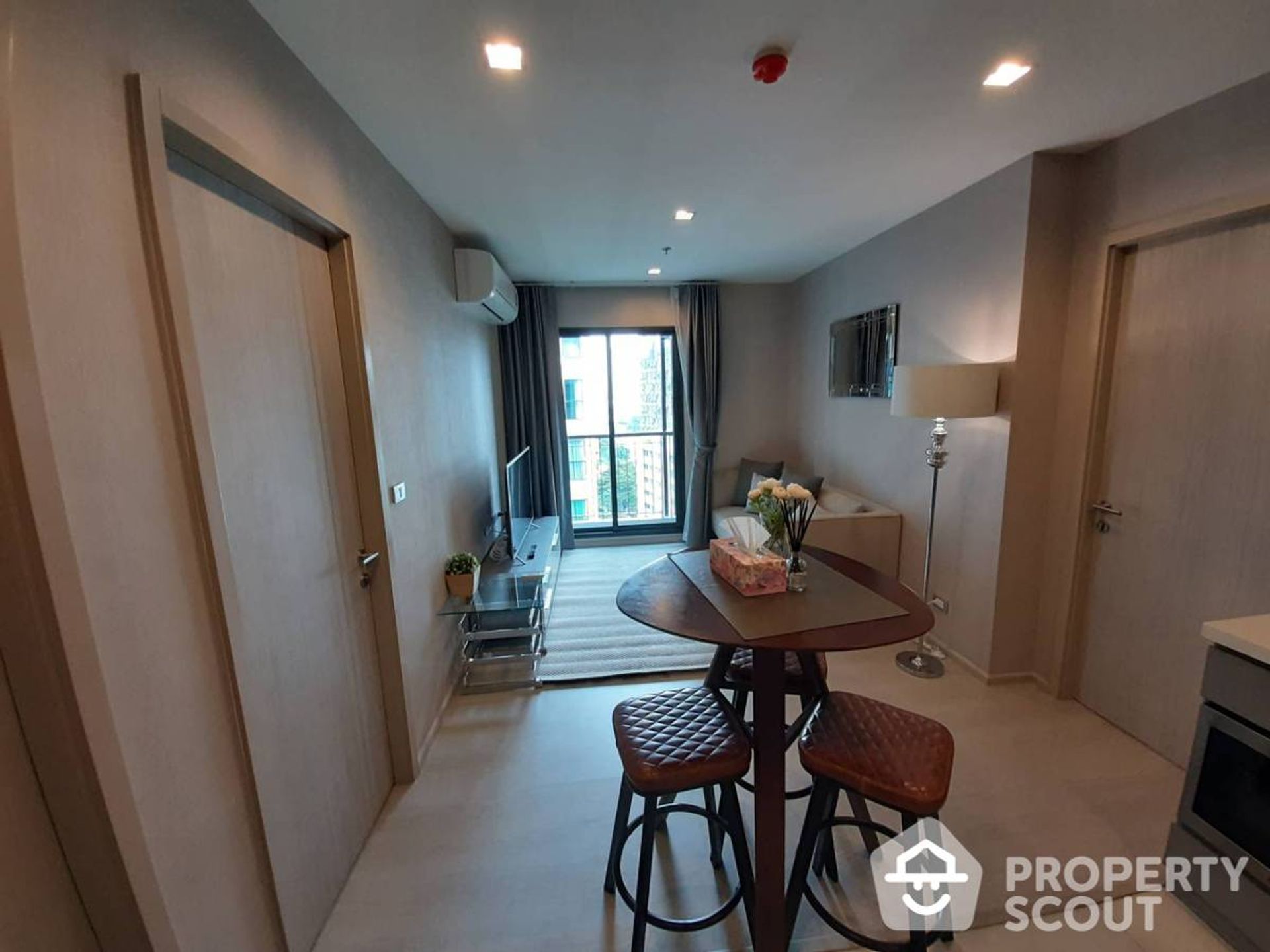 Condominium in Khlong Toei, Krung Thep Maha Nakhon 11938123