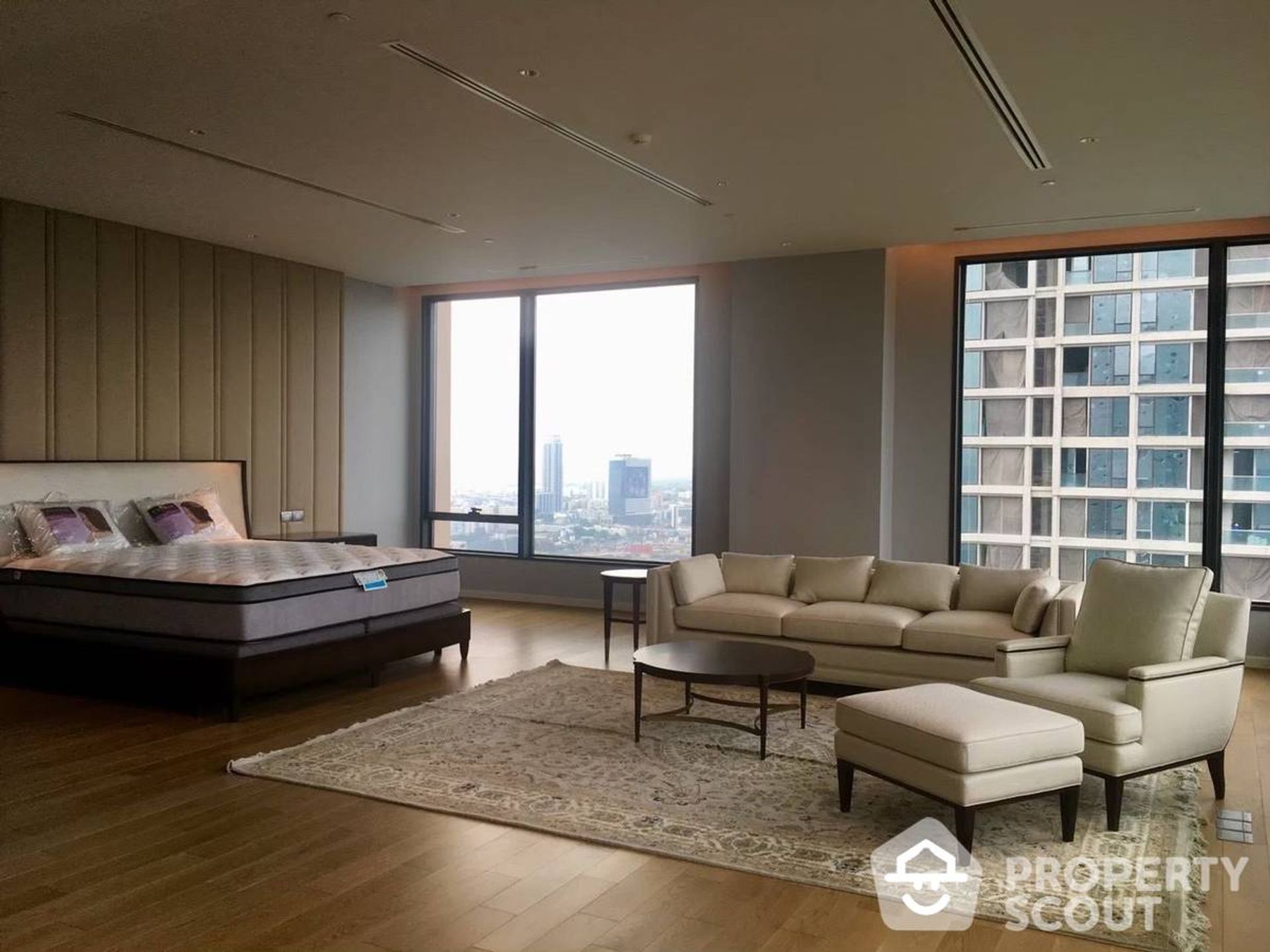 Condominium in Pathum Wan, Krung Thep Maha Nakhon 11938222