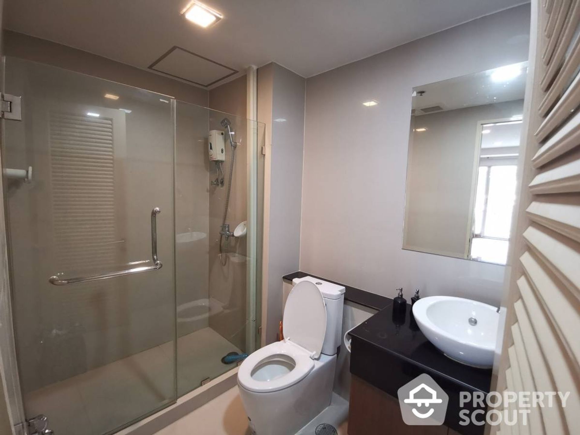 Condominium in Watthana, Krung Thep Maha Nakhon 11938429