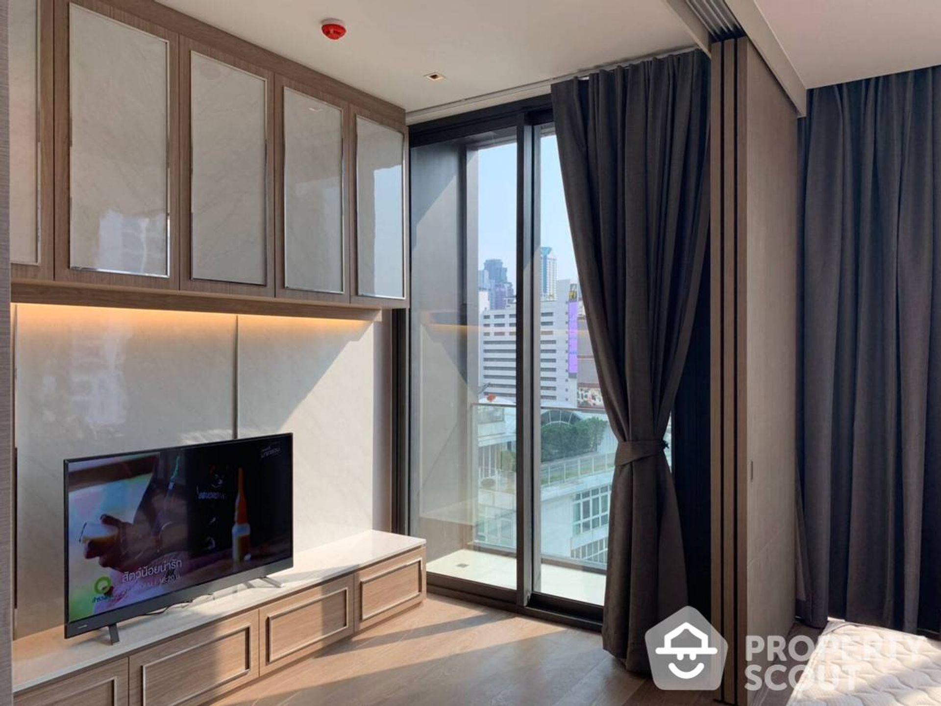 Condominium in Bang Rak, Krung Thep Maha Nakhon 11938430