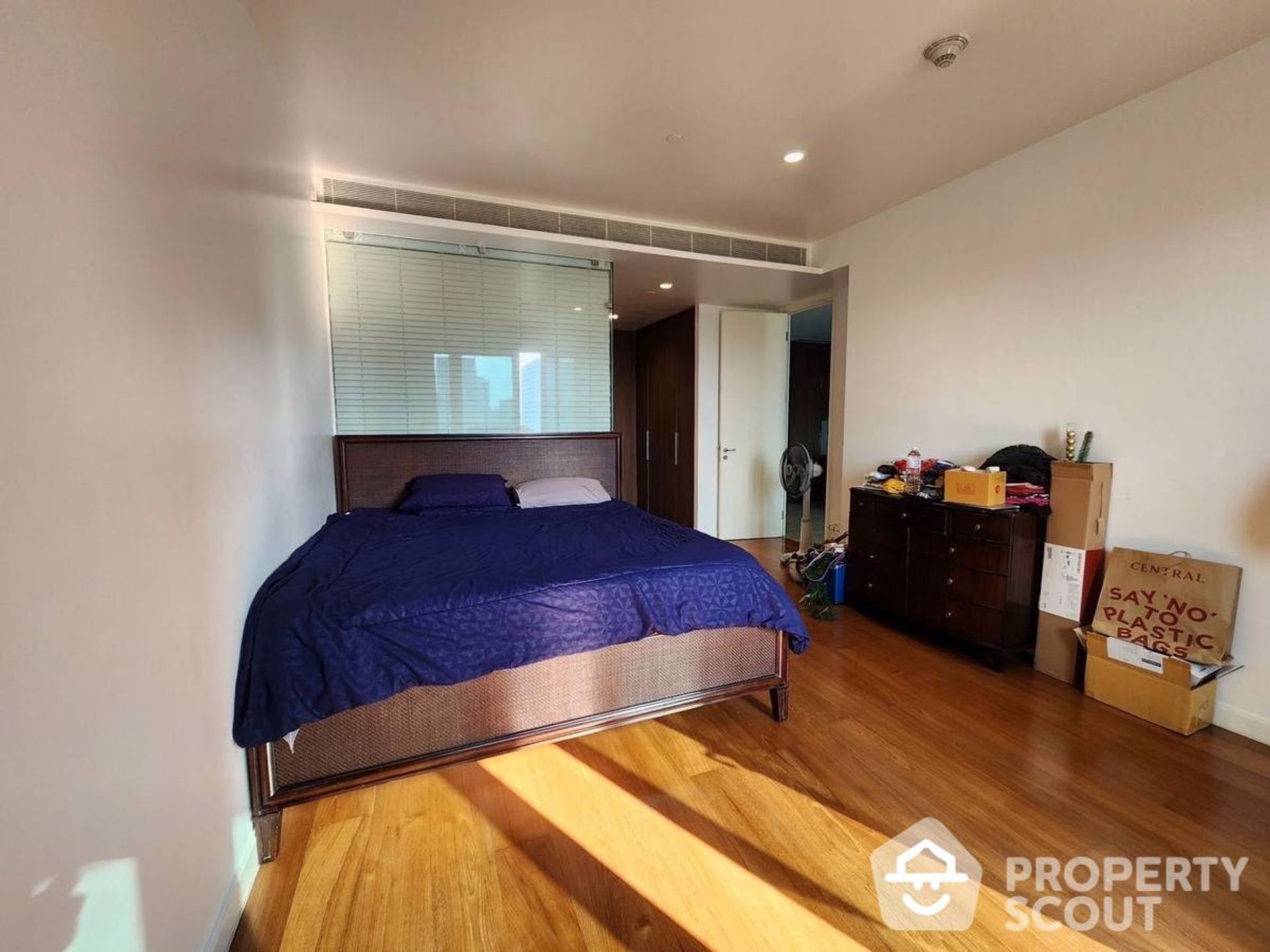 Condominium in Pathum Wan, Krung Thep Maha Nakhon 11938606