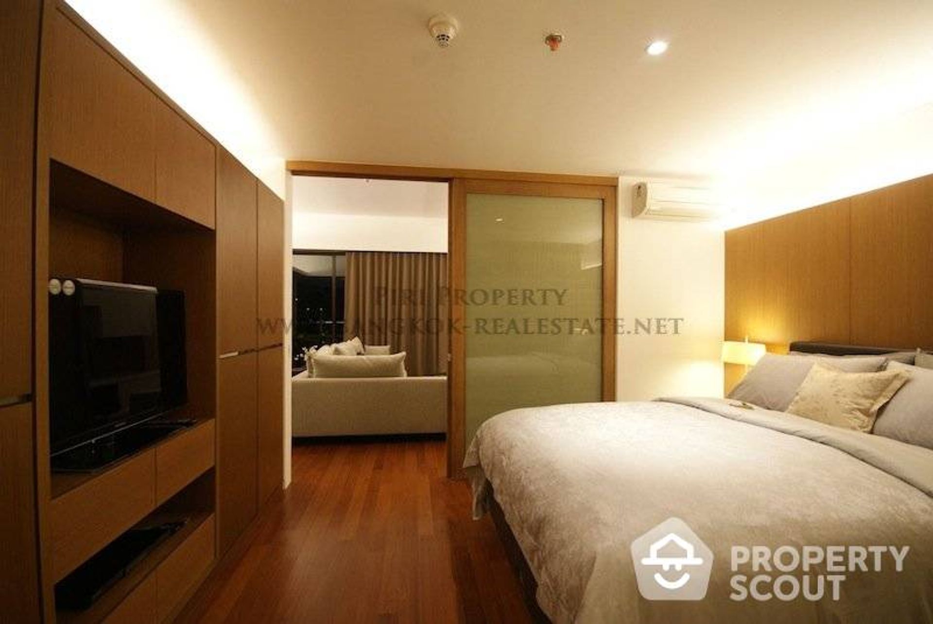 Condominium in Pathum Wan, Krung Thep Maha Nakhon 11938704