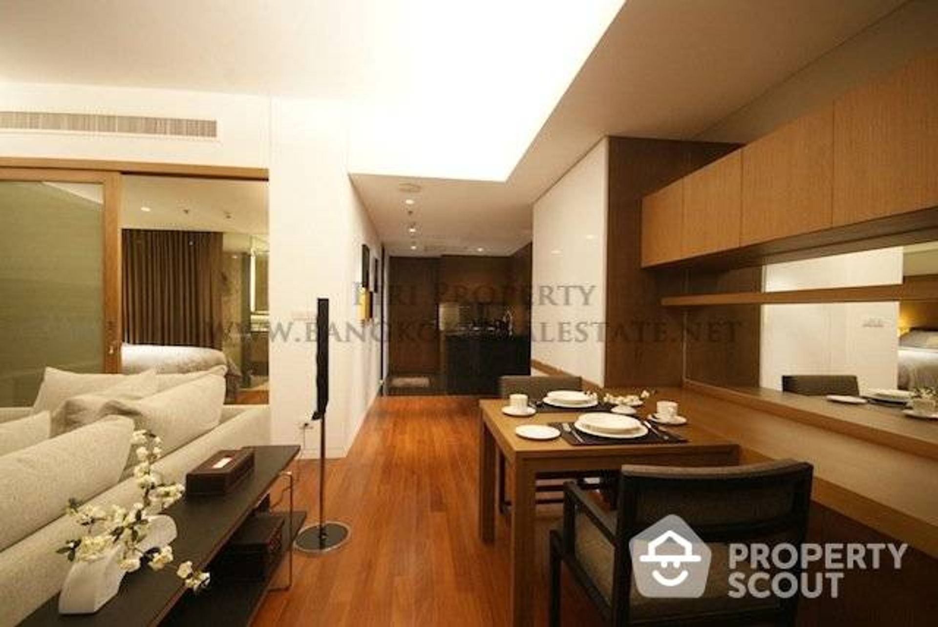 Condominium in Pathum Wan, Krung Thep Maha Nakhon 11938704