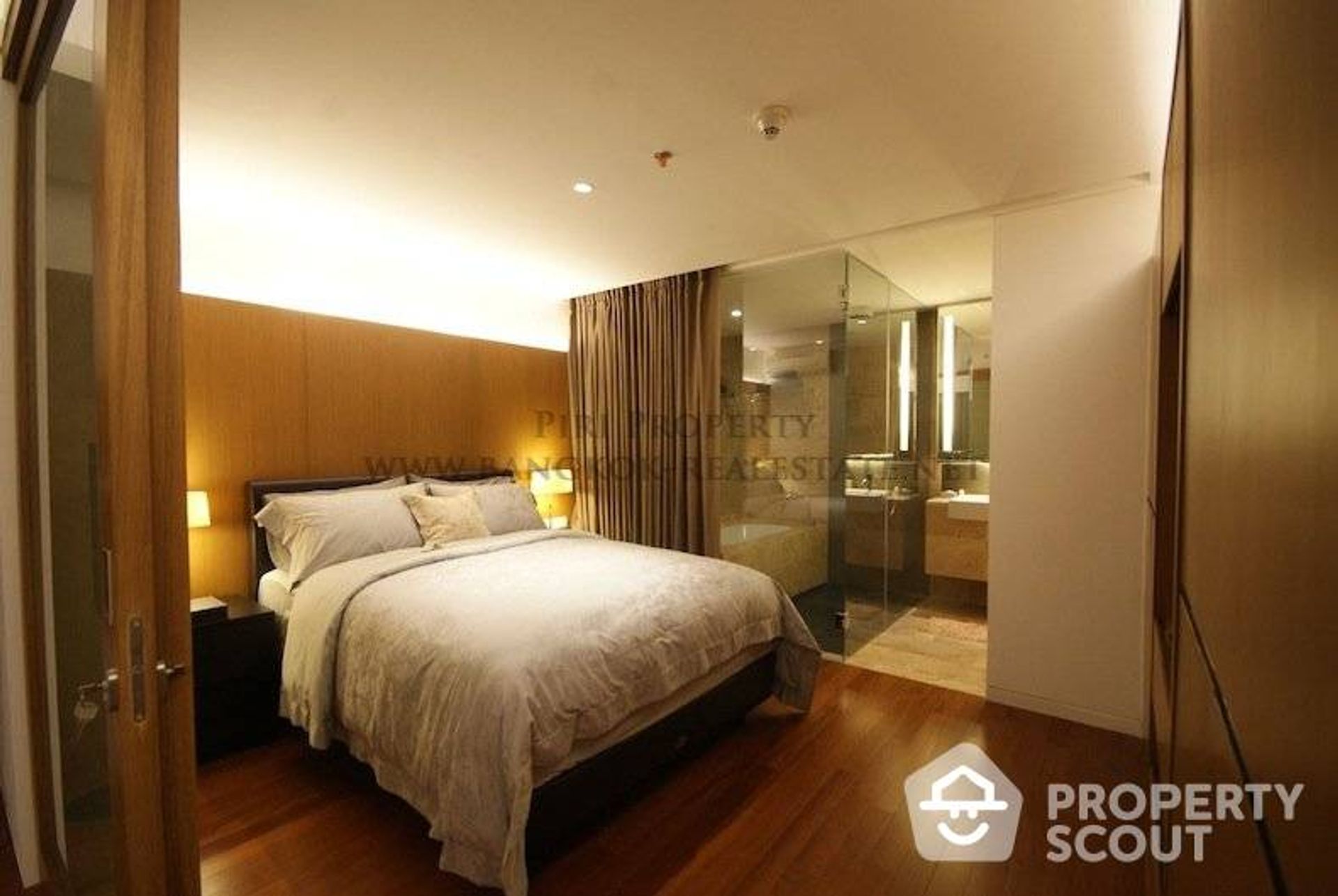 Condominium in Pathum Wan, Krung Thep Maha Nakhon 11938704