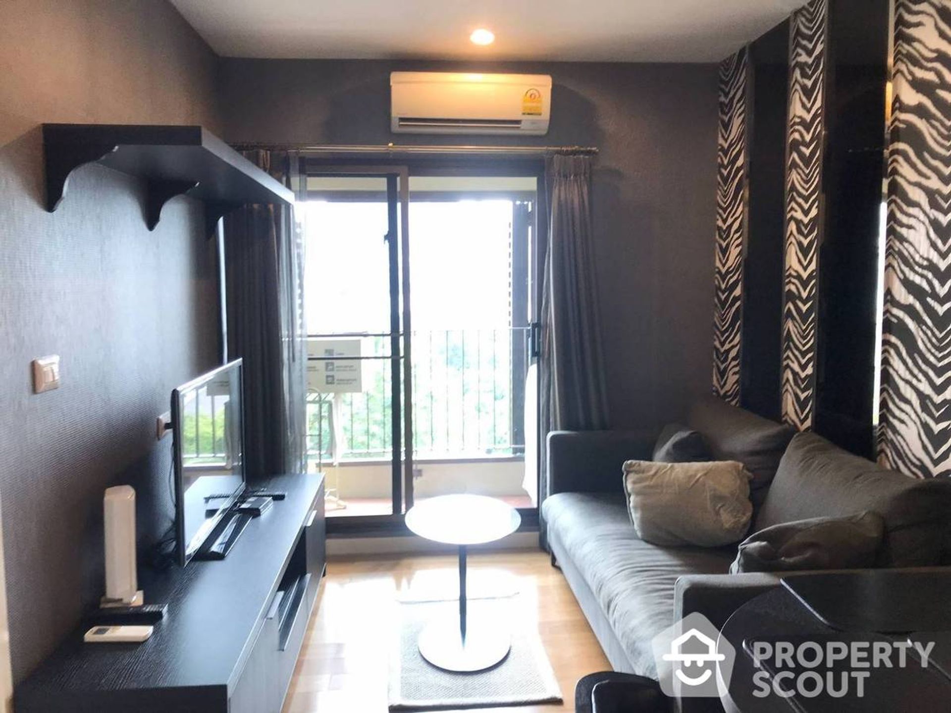 Condominium in Khlong Toei, Krung Thep Maha Nakhon 11938906