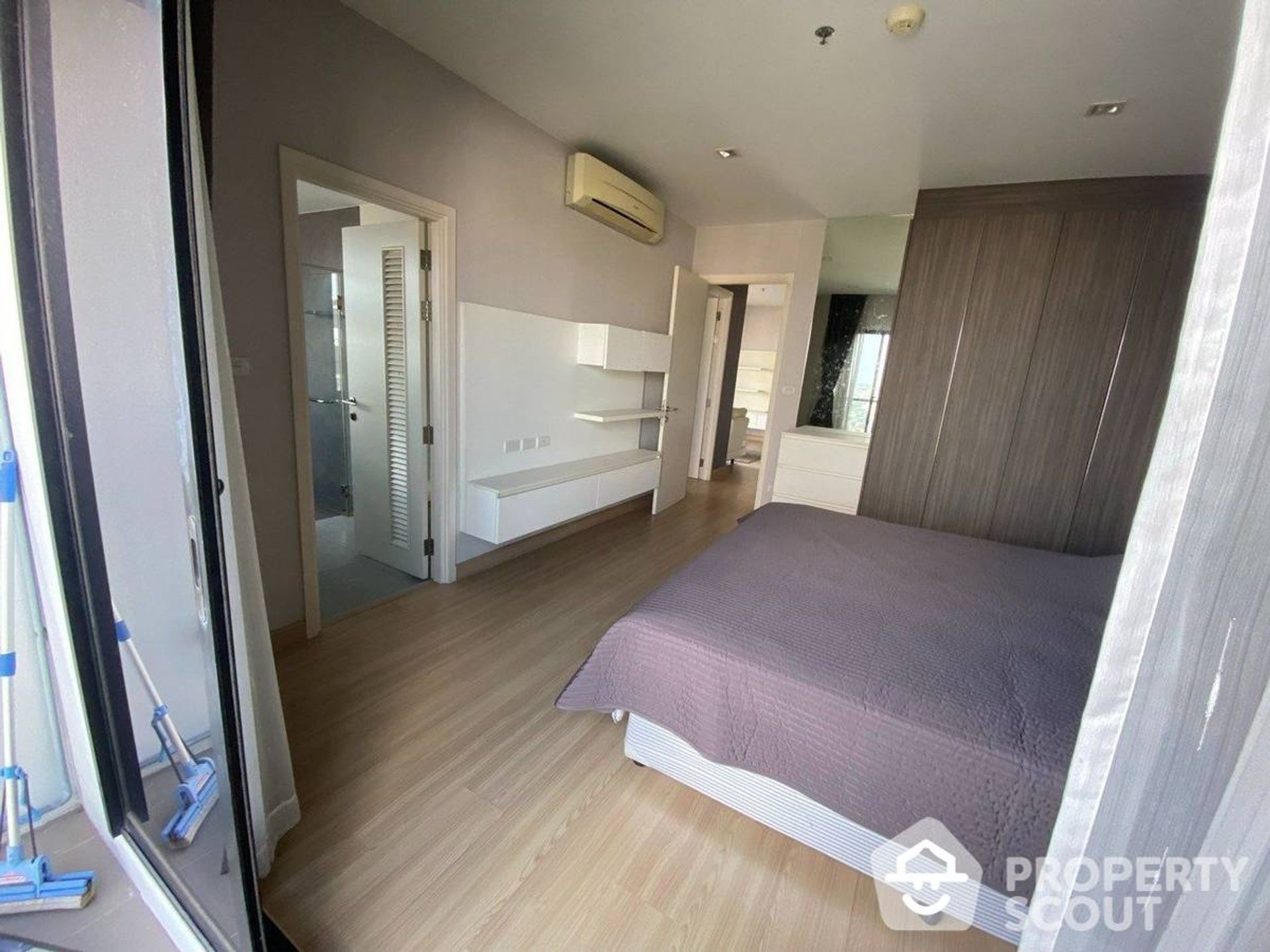 Condominium in Godown, Krung Thep Maha Nakhon 11938936