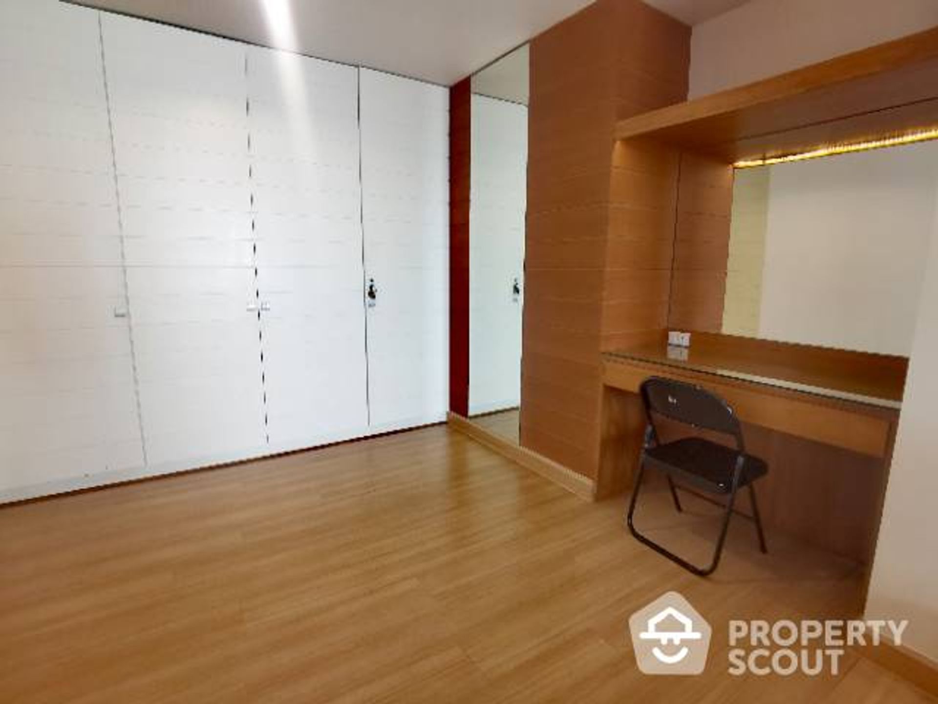 Condominium in Godown, Krung Thep Maha Nakhon 11939008