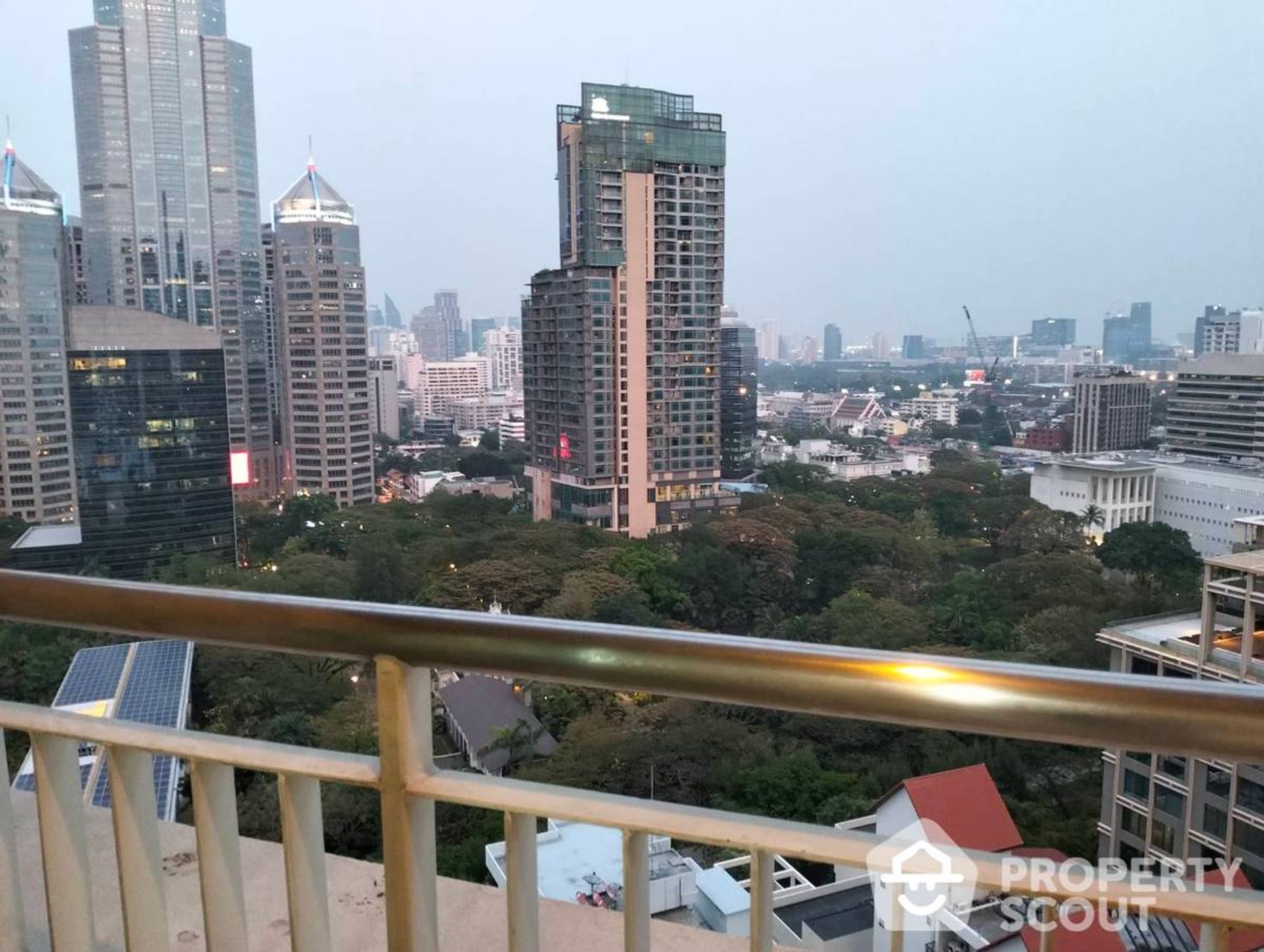 Condominium in Pathum Wan, Krung Thep Maha Nakhon 11939015