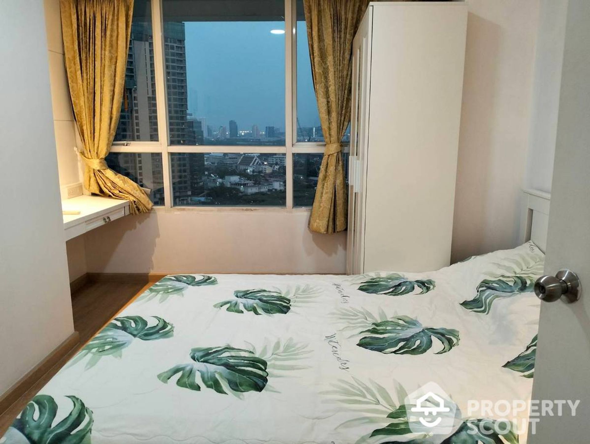 Condominium in Pathum Wan, Krung Thep Maha Nakhon 11939015