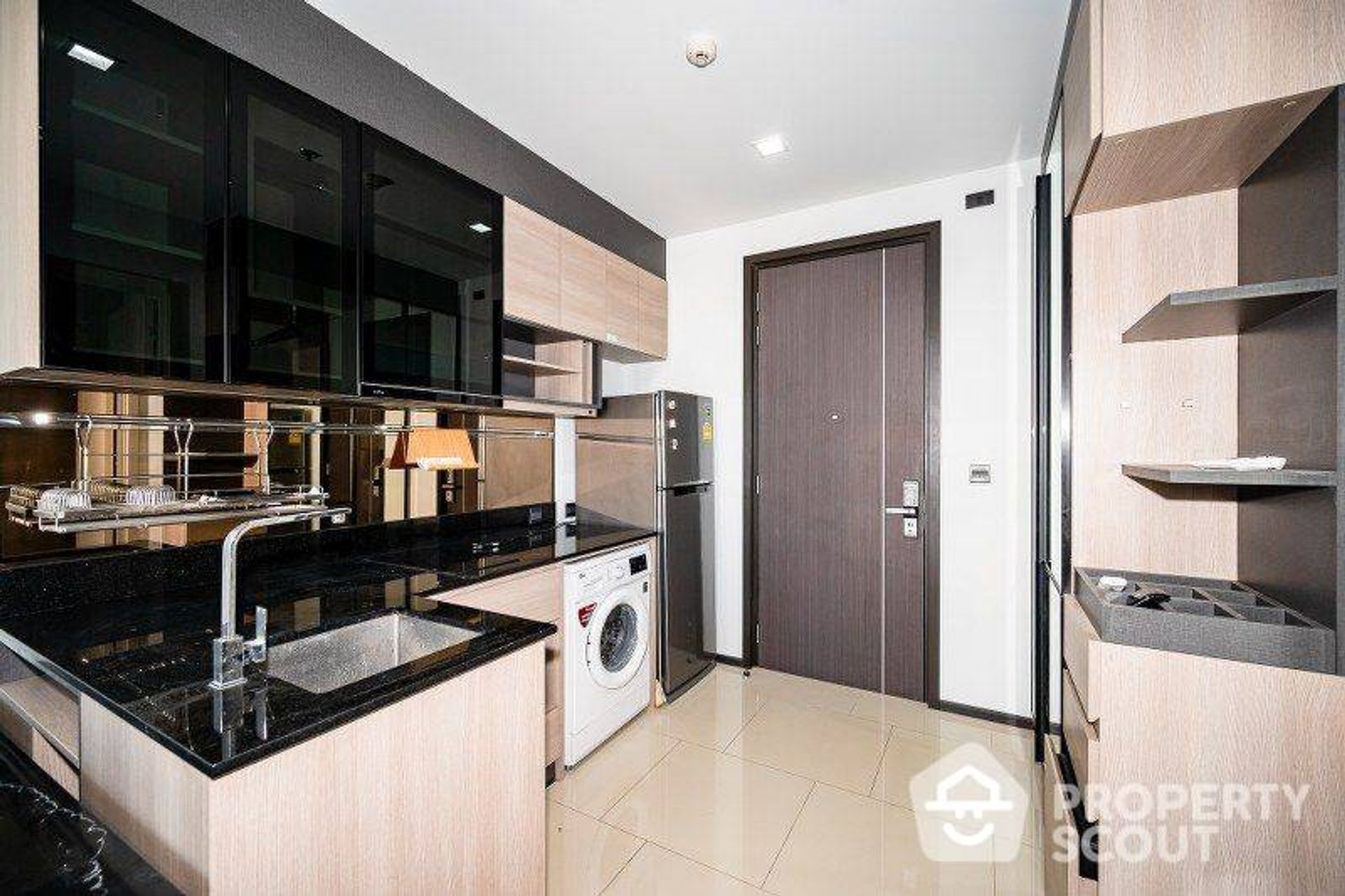 Condominium in Ban Na Lied, Krung Thep Maha Nakhon 11939520