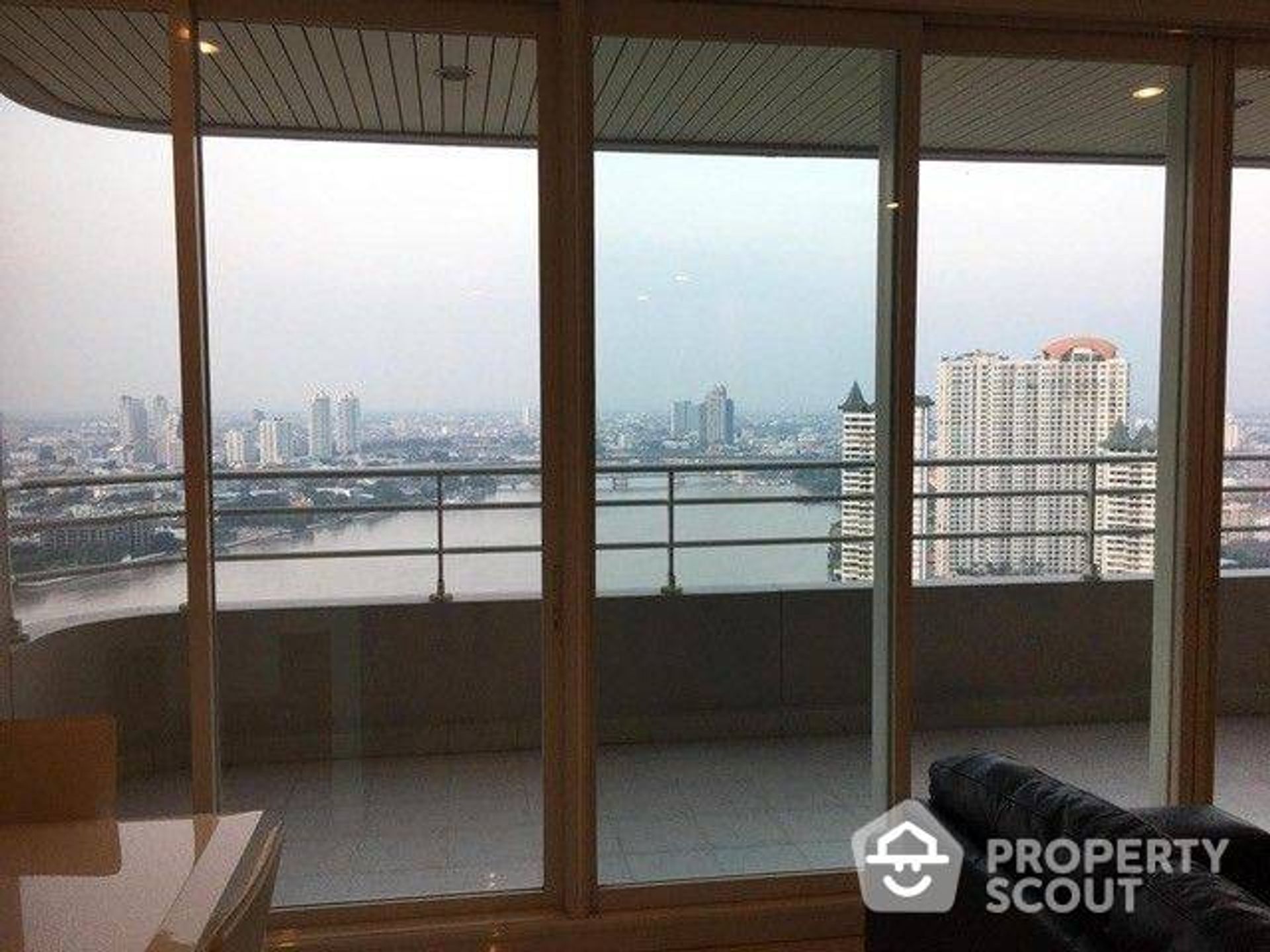 Condominium in Godown, Krung Thep Maha Nakhon 11939694