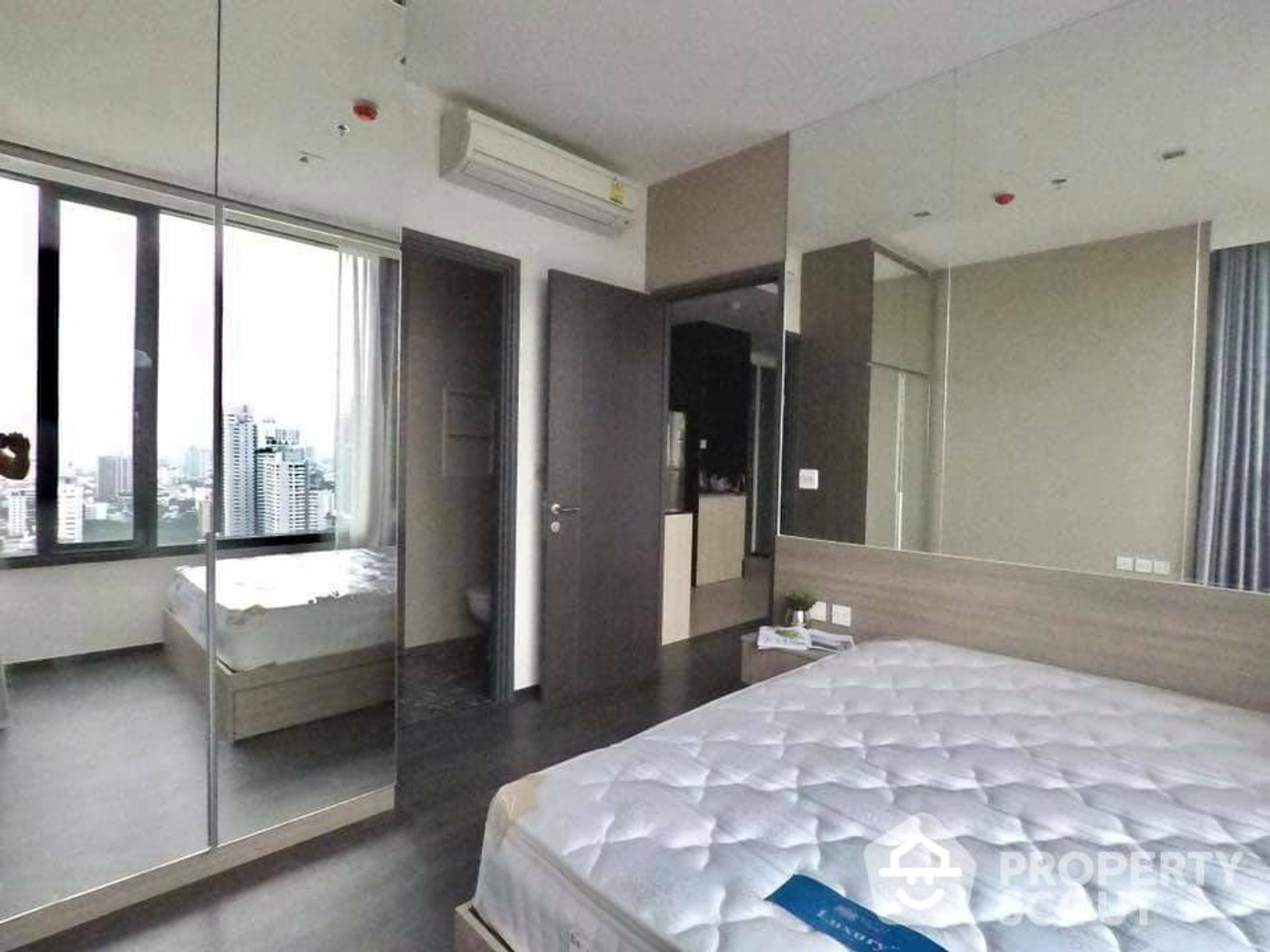 Condominium in Khlong Toei, Krung Thep Maha Nakhon 11939931