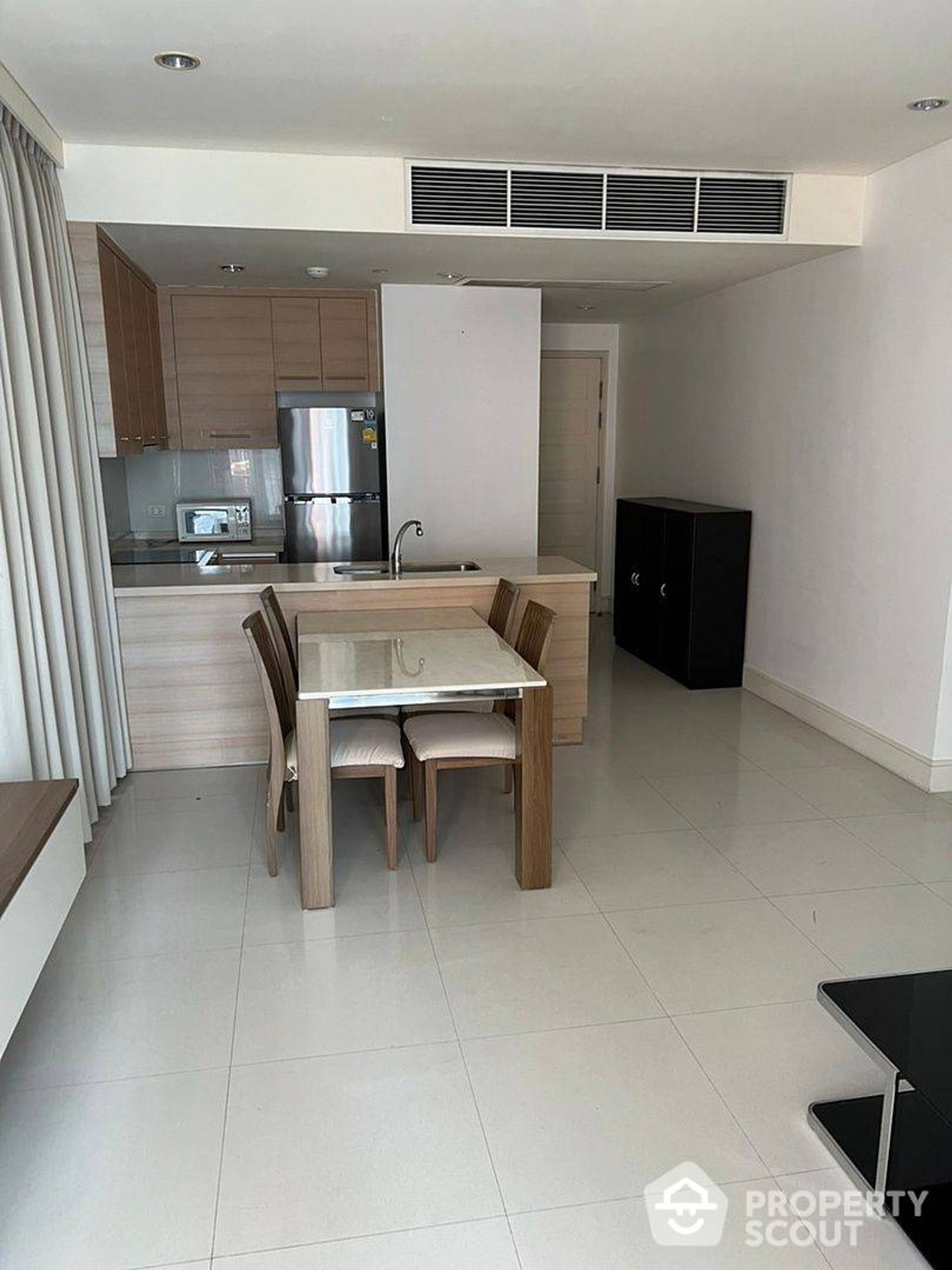 Condominium in Khlong Toei, Krung Thep Maha Nakhon 11940107