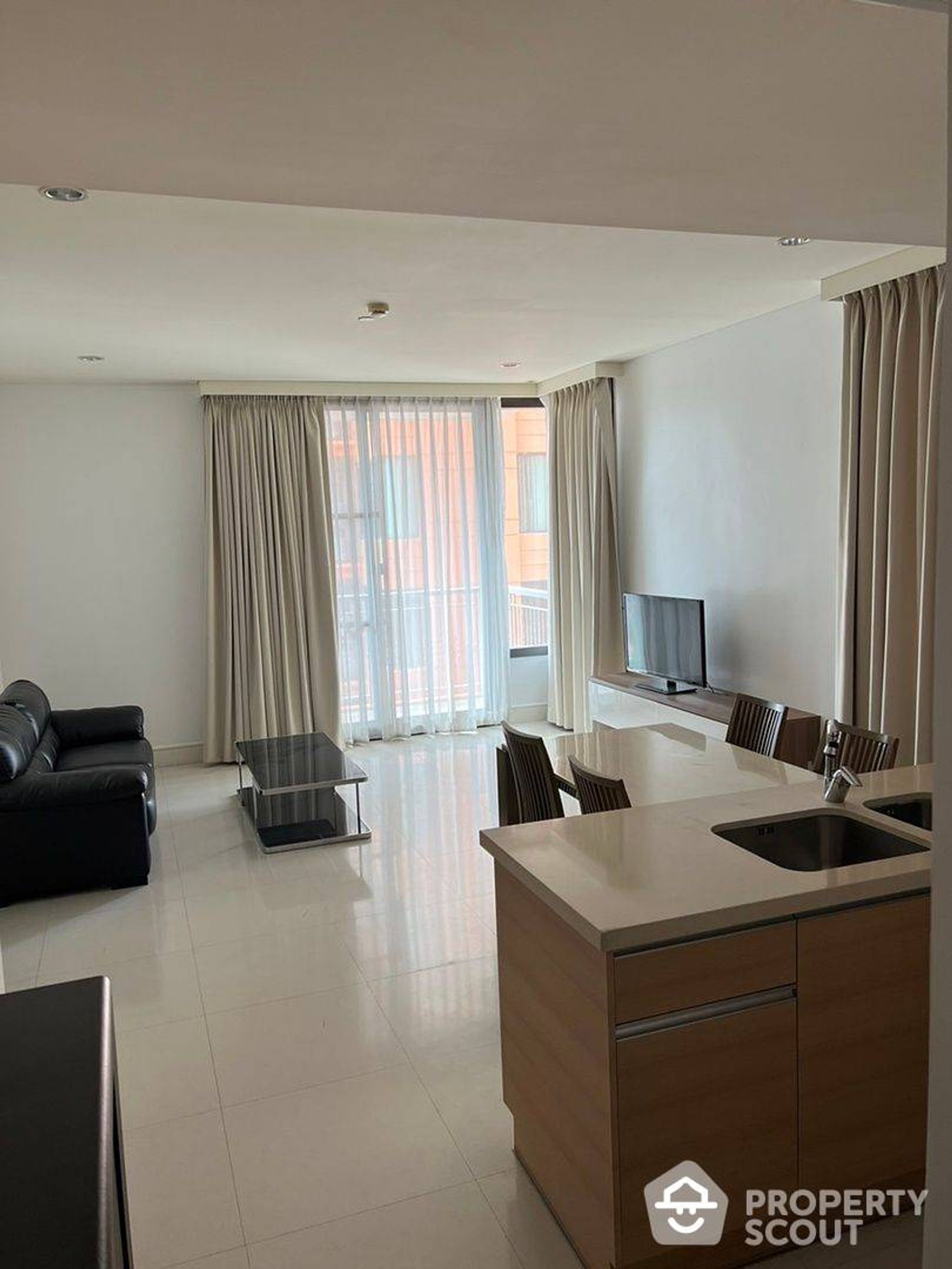 Condominium in Khlong Toei, Krung Thep Maha Nakhon 11940107