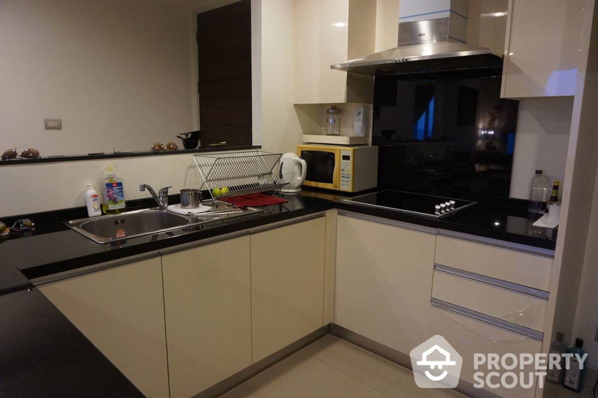 Condominium in Godown, Krung Thep Maha Nakhon 11940941