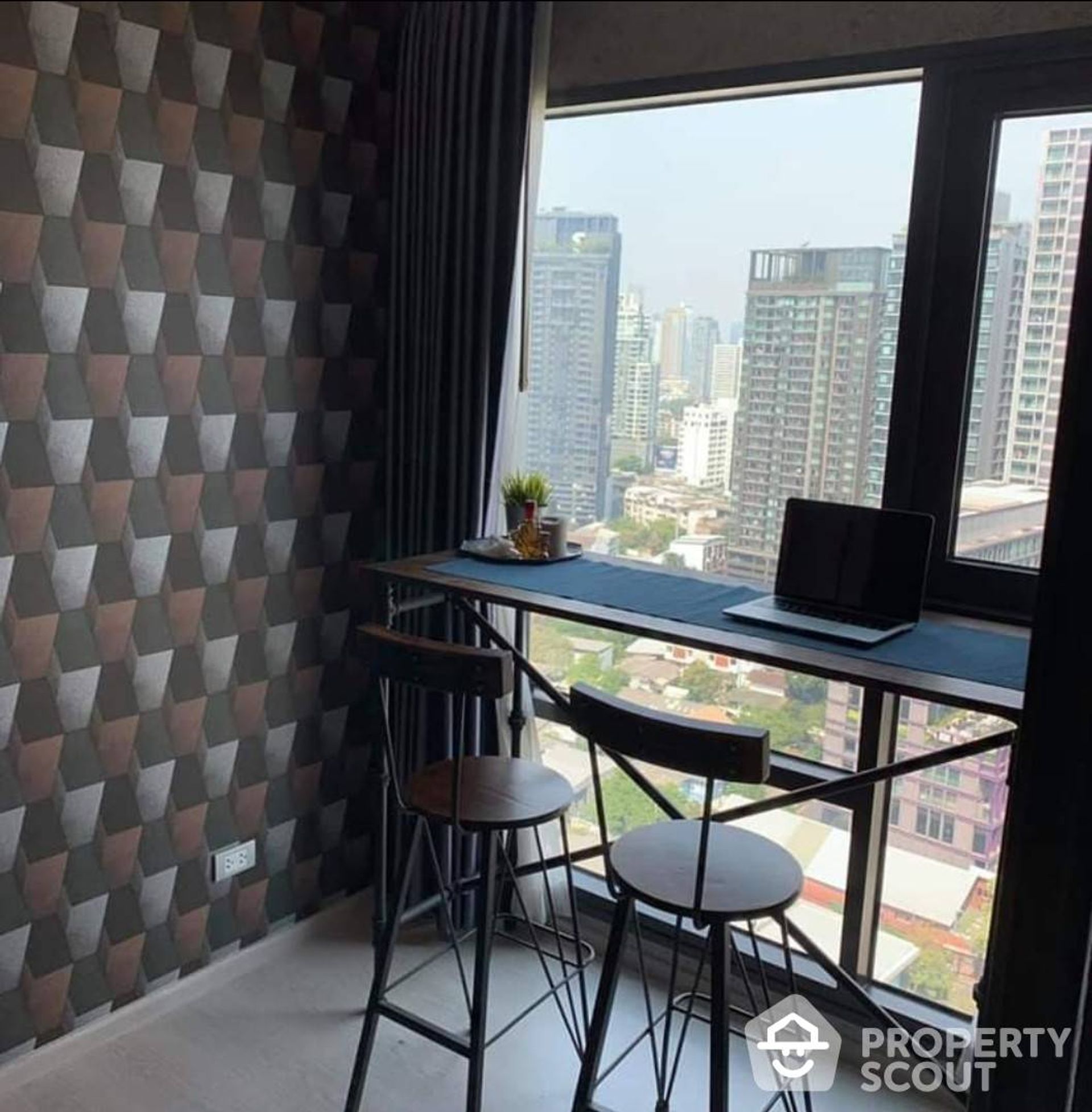 Condominium in Khlong Toei, Krung Thep Maha Nakhon 11941048