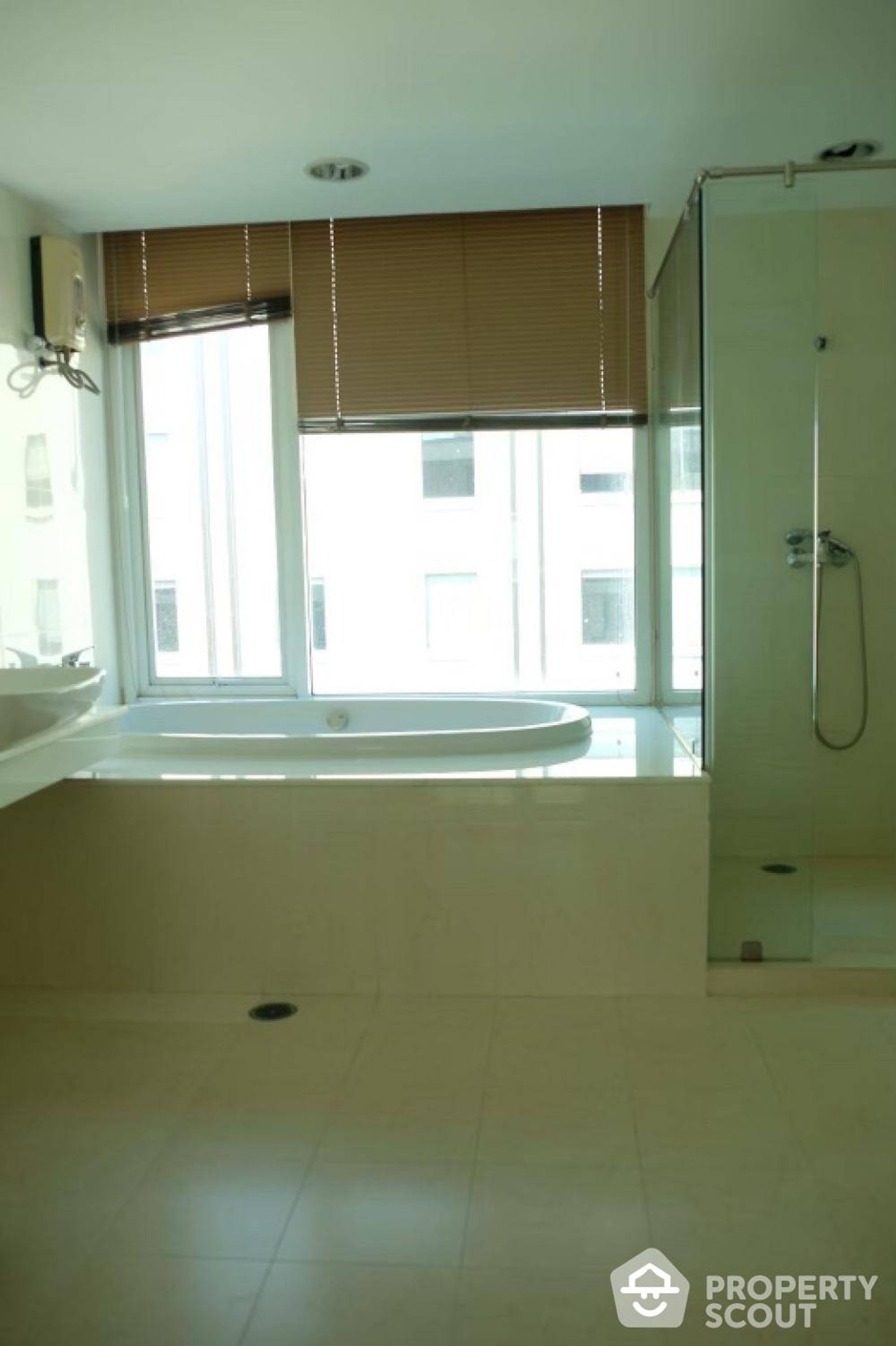 Condominium in Godown, Krung Thep Maha Nakhon 11941115