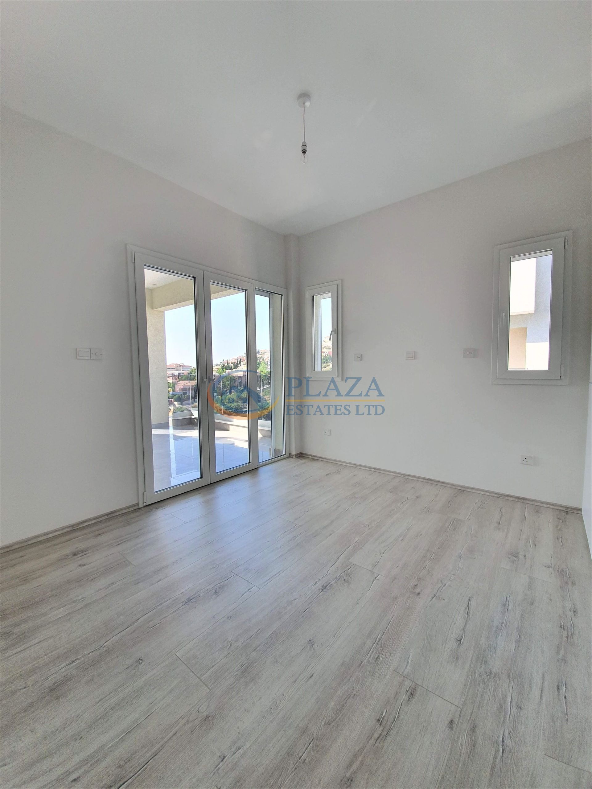 Condominium in Agios Tychon, Larnaca 11945926