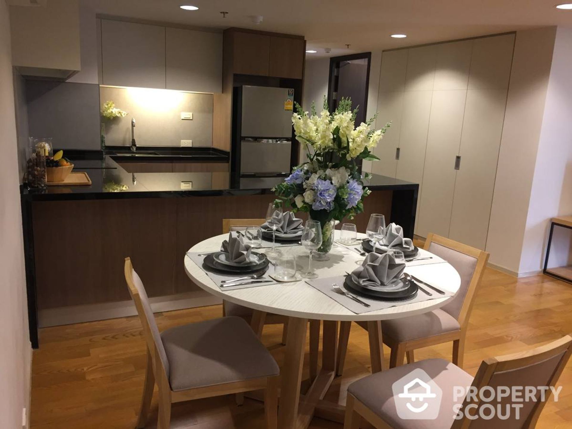 Condominium in Khlong Toei, Krung Thep Maha Nakhon 11949046