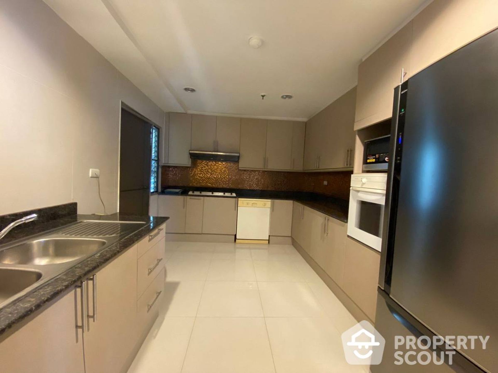 Condominium in Ban Na Song, Krung Thep Maha Nakhon 11949324