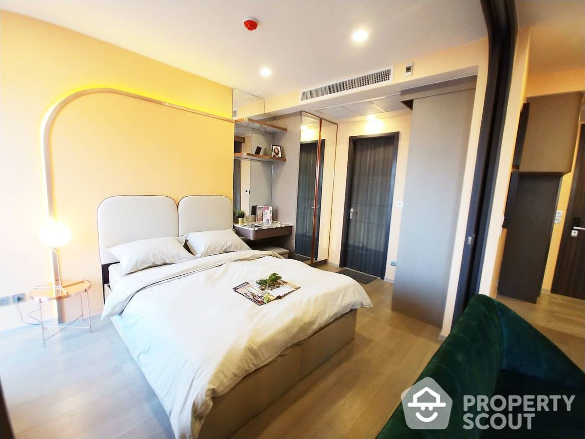 Condominium in Khlong Toei, Krung Thep Maha Nakhon 11949340