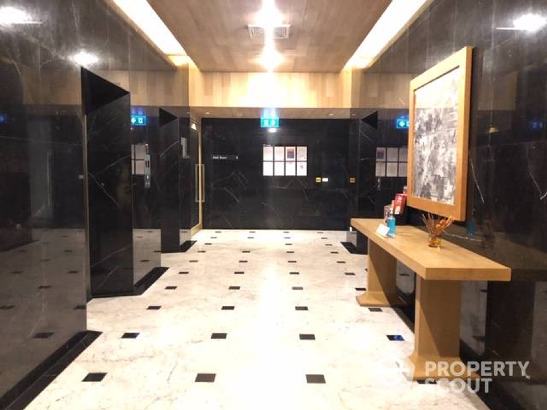 Condominium in Watthana, Krung Thep Maha Nakhon 11949342