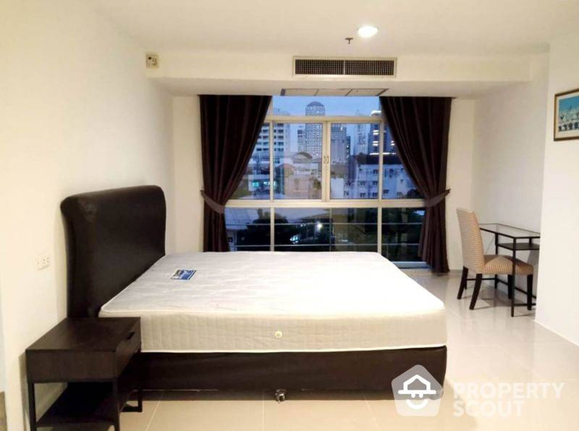 Condominium in Khlong Toei, Krung Thep Maha Nakhon 11949713