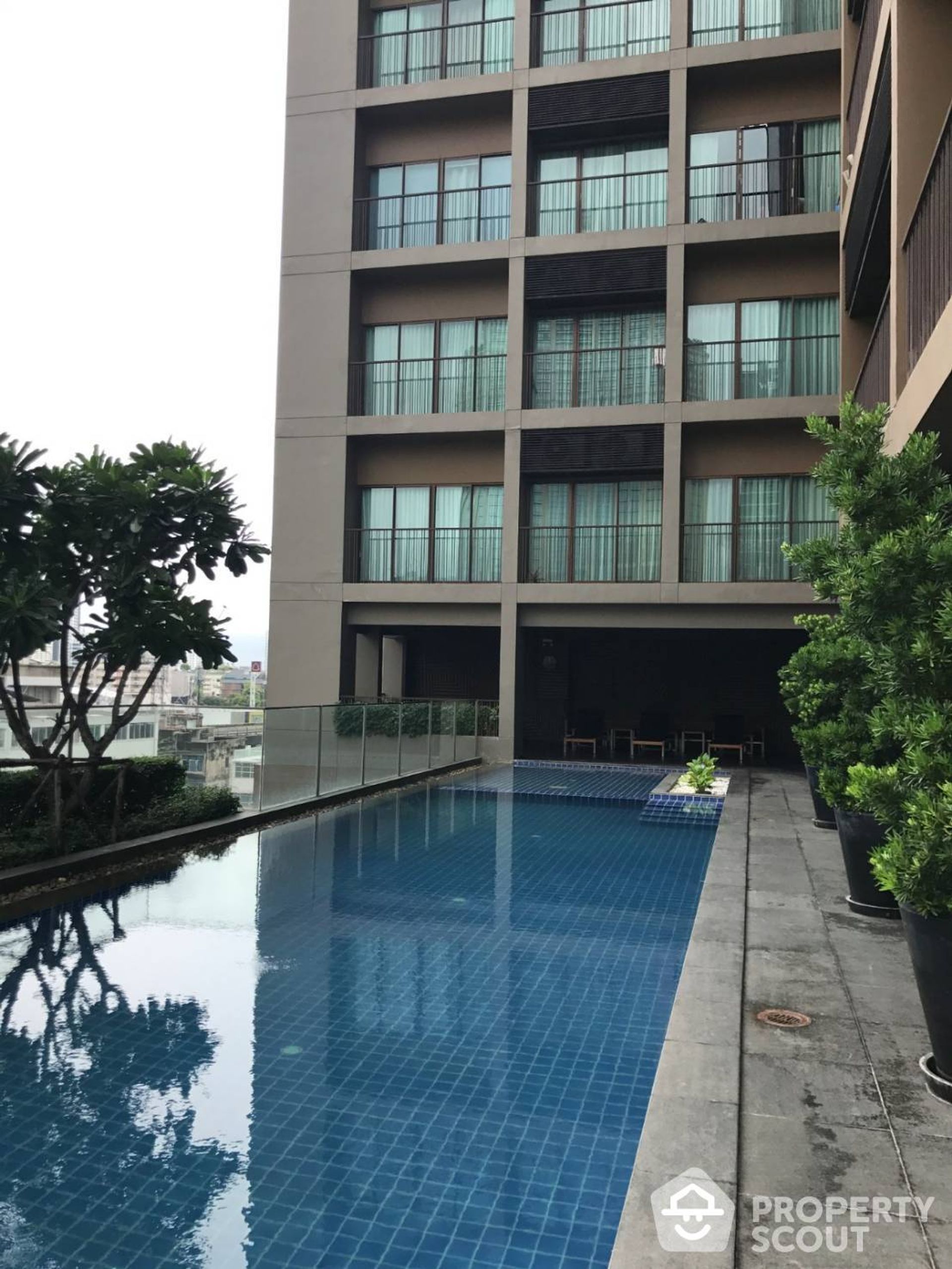 Condominio en Khlong Toei, Krung Thep Maha Nakhon 11949856