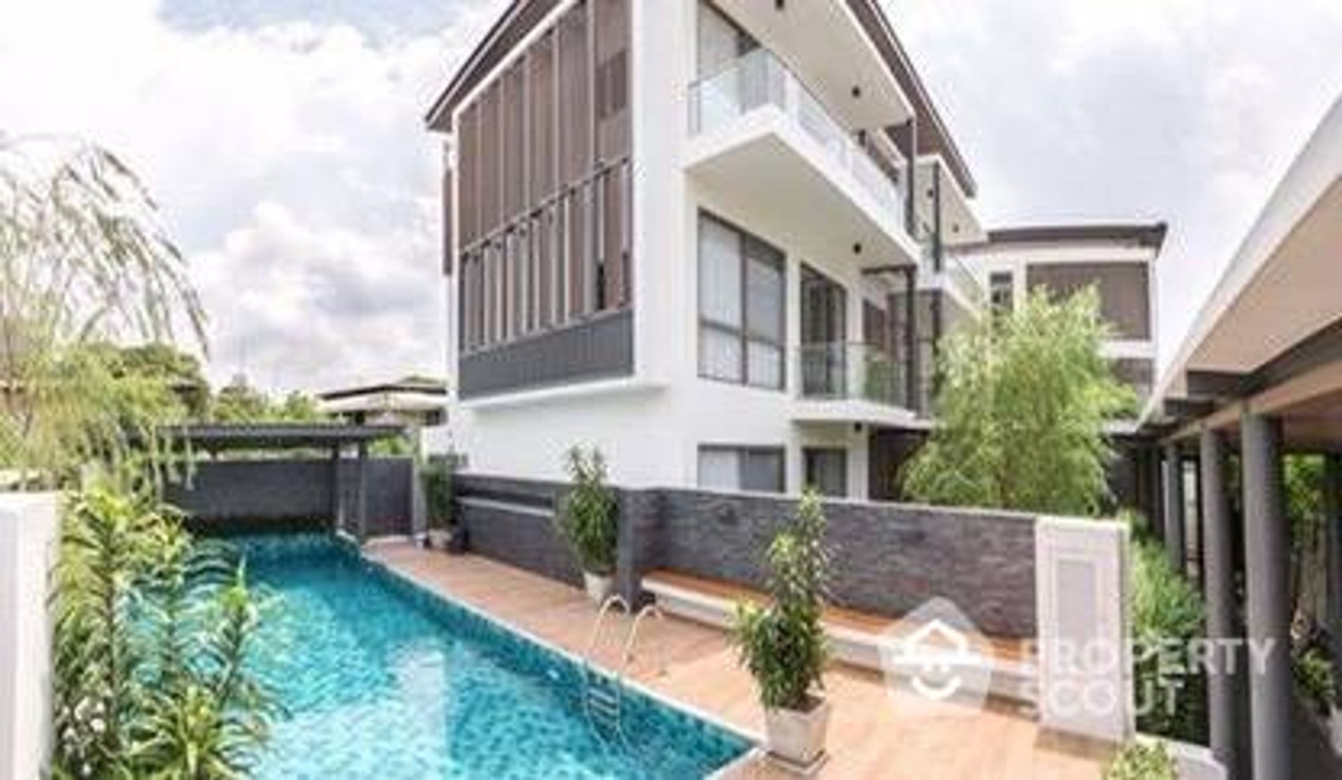 Condominium in Phra Khanong, Krung Thep Maha Nakhon 11950690