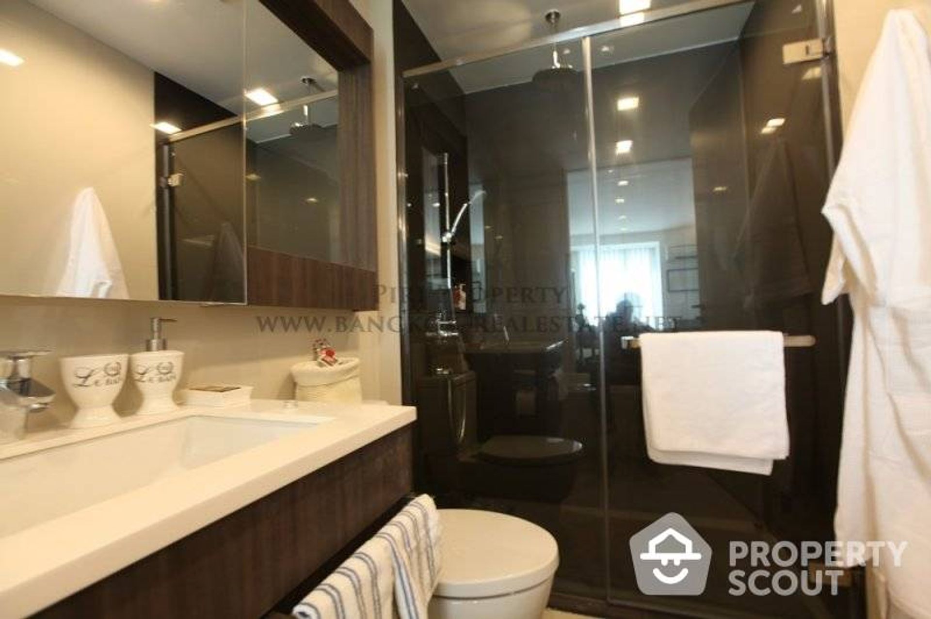 Condominium in Watthana, Krung Thep Maha Nakhon 11950741