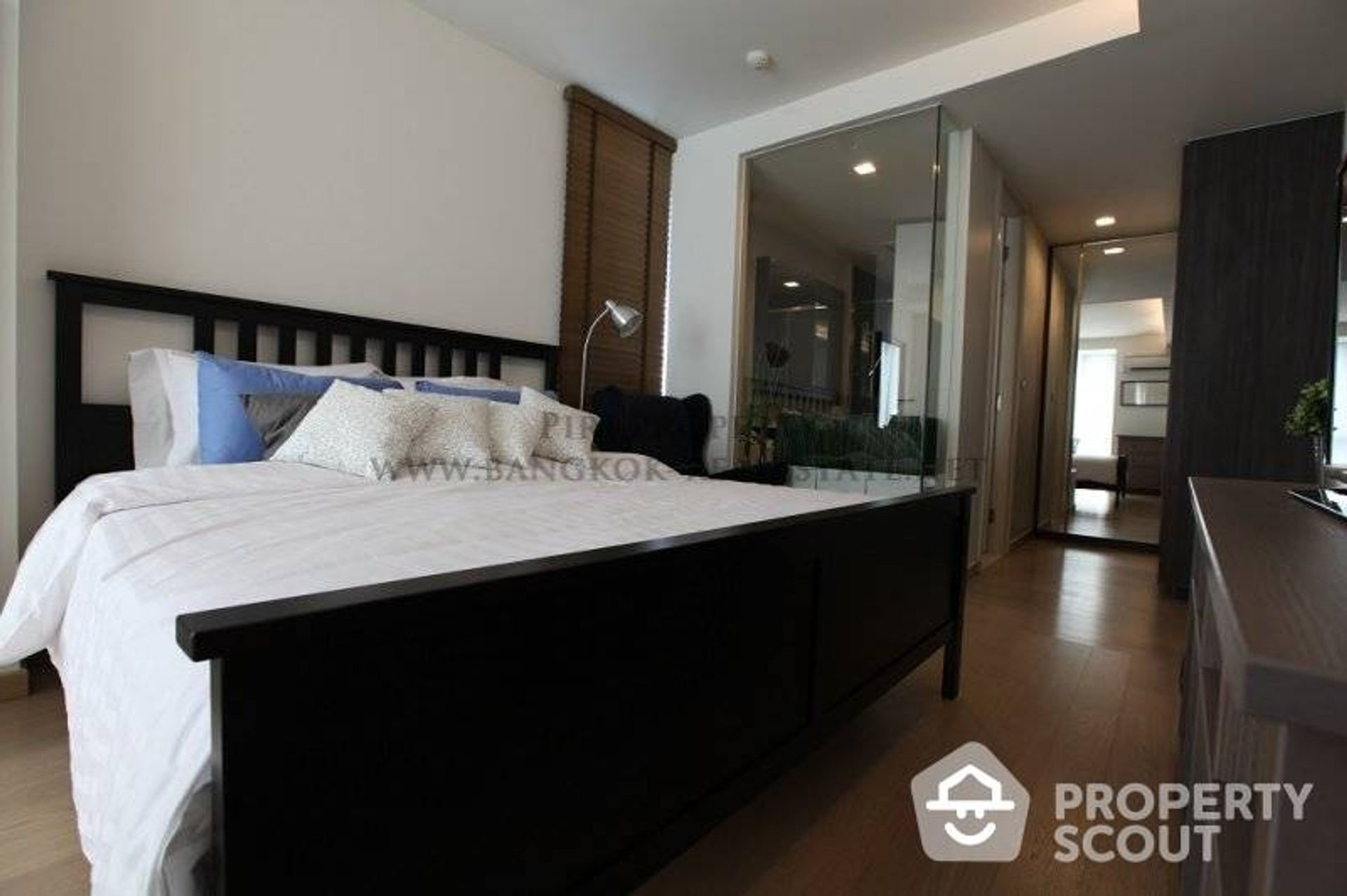 Condominium in Watthana, Krung Thep Maha Nakhon 11950741