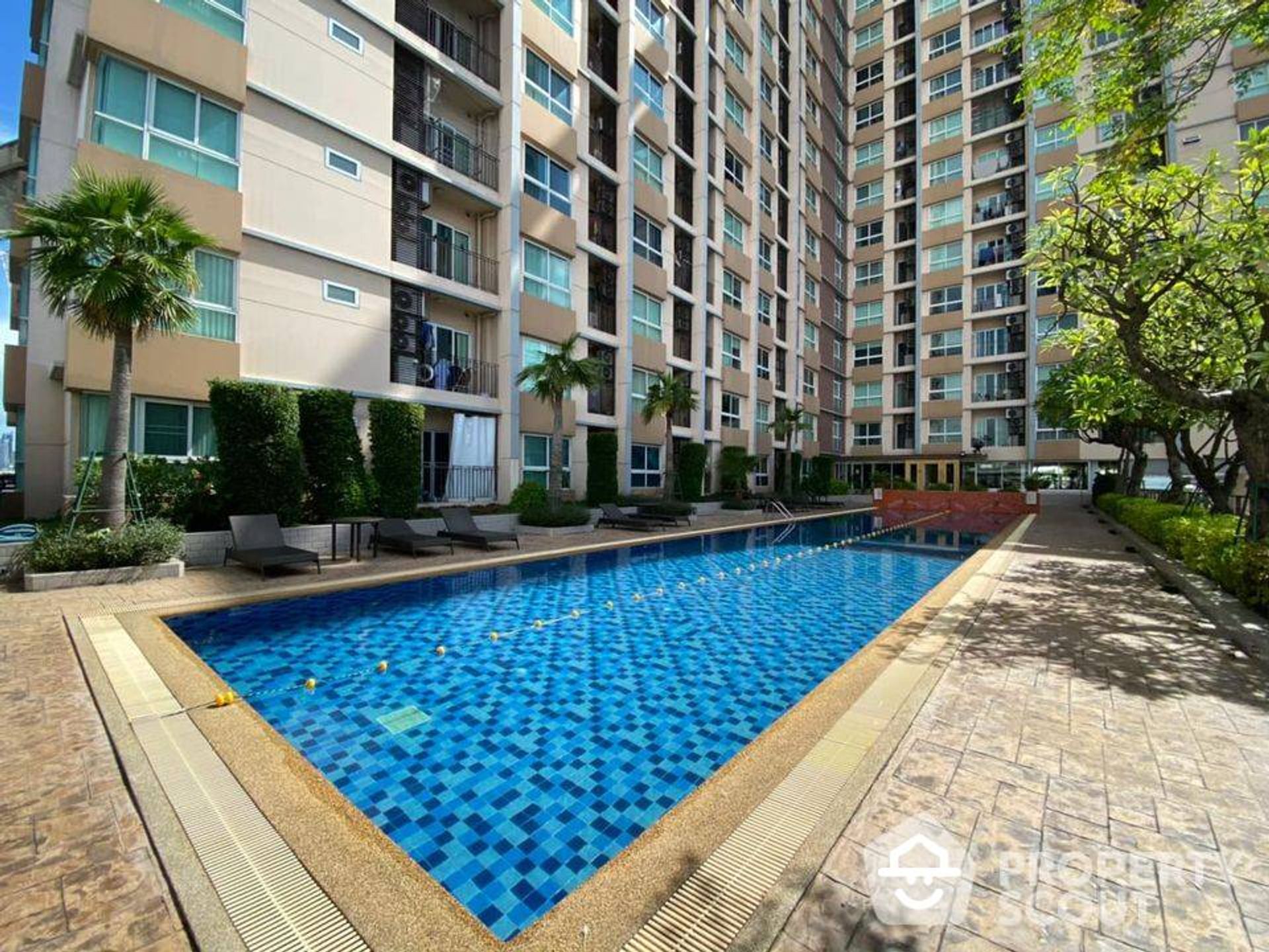 Condominium in Phra Khanong, Krung Thep Maha Nakhon 11950862