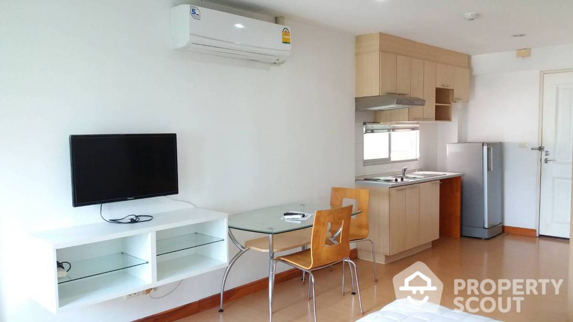 Condominium in Khlong Toei, Krung Thep Maha Nakhon 11951052